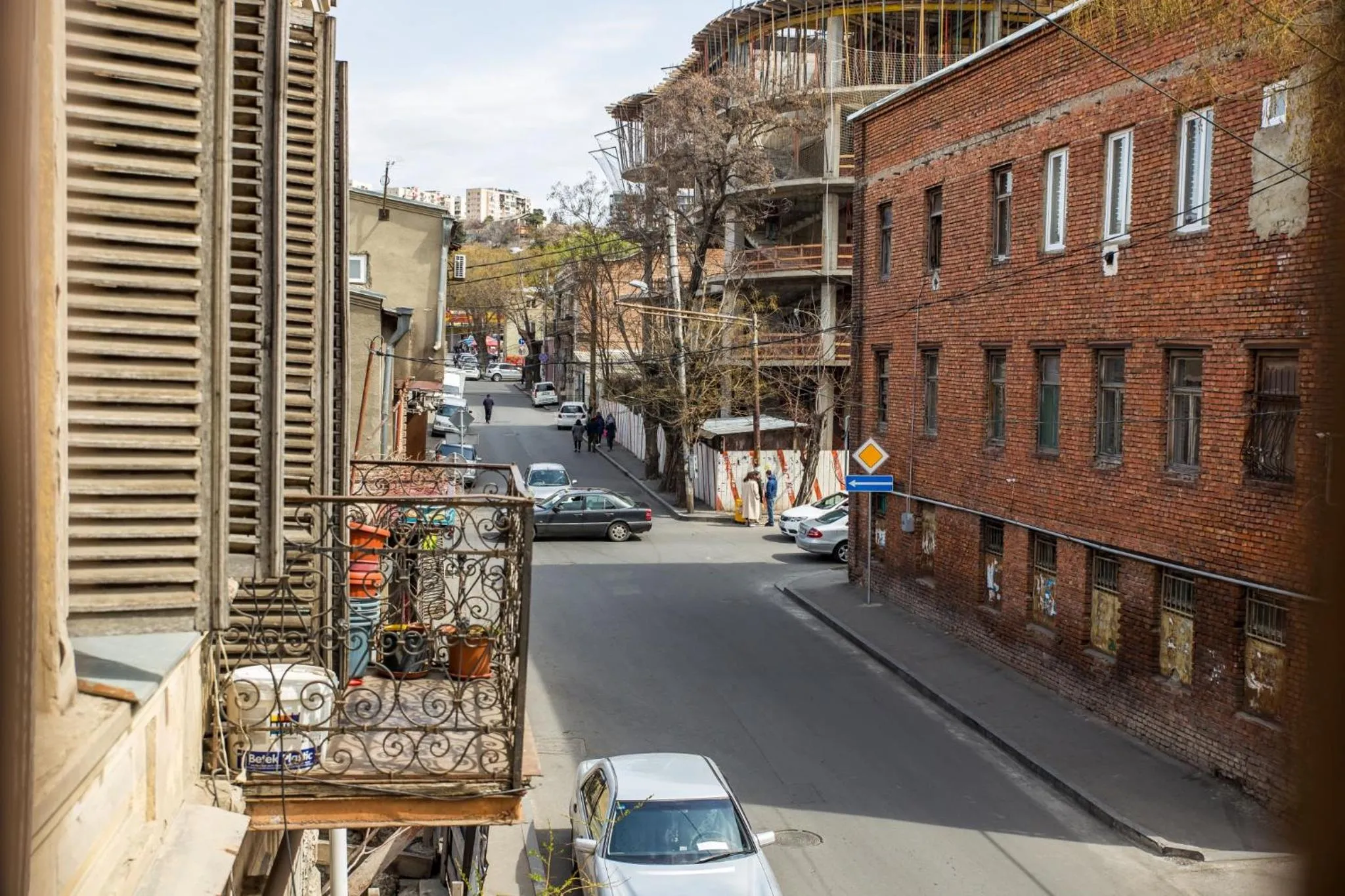 Street view in Gold District Apartment
