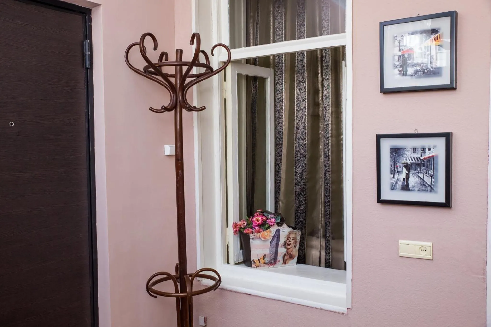 Decorative detail in Gold District Apartment