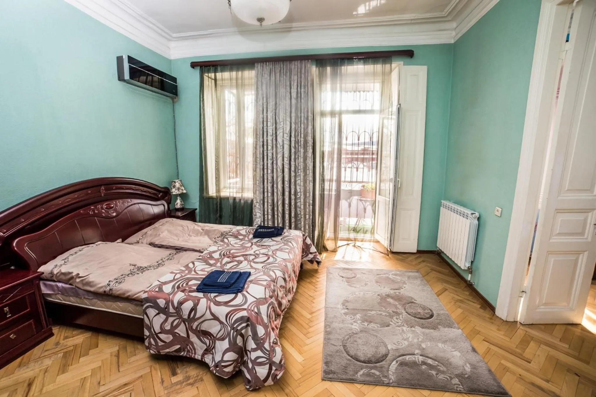 Bed in Gold District Apartment