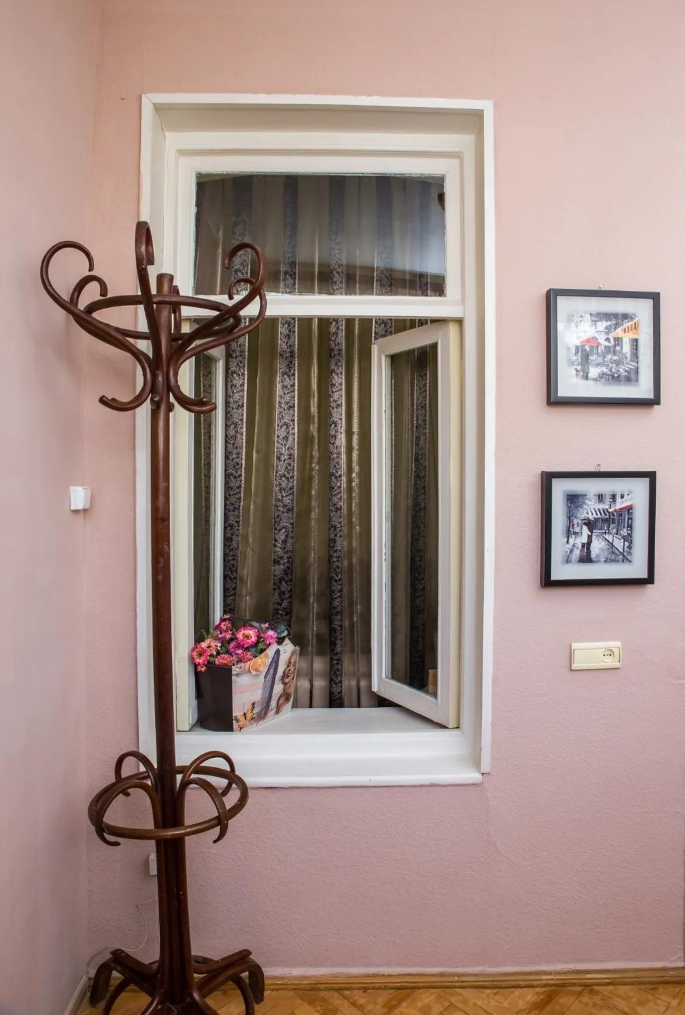 Decorative detail in Gold District Apartment