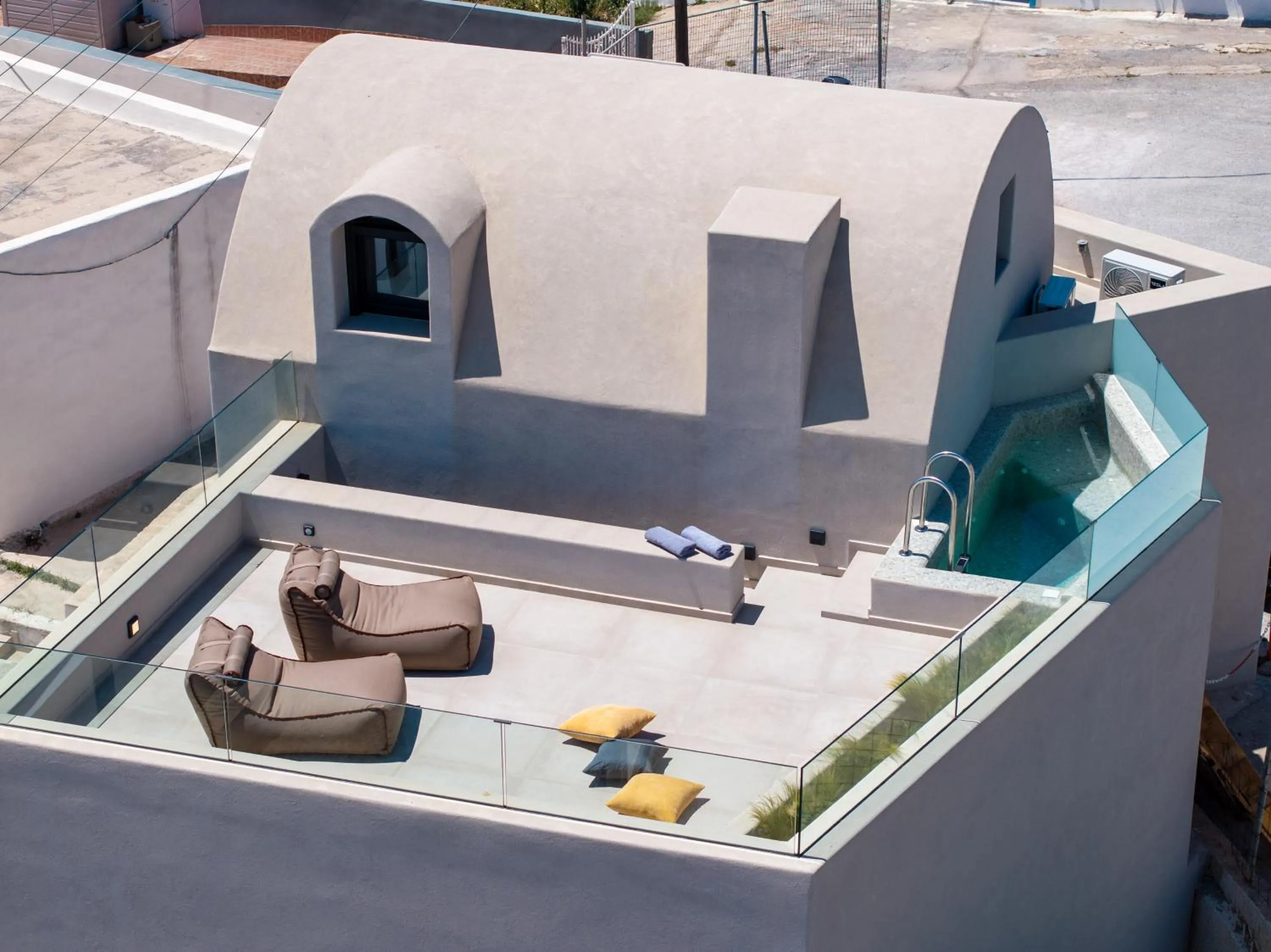 Hot Tub in White Orchid Boutique Apartments