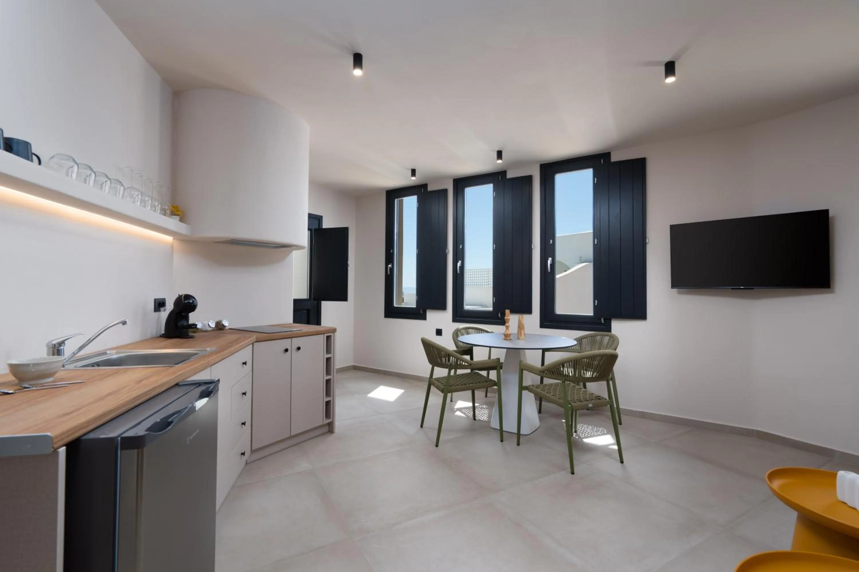 TV and multimedia in White Orchid Boutique Apartments