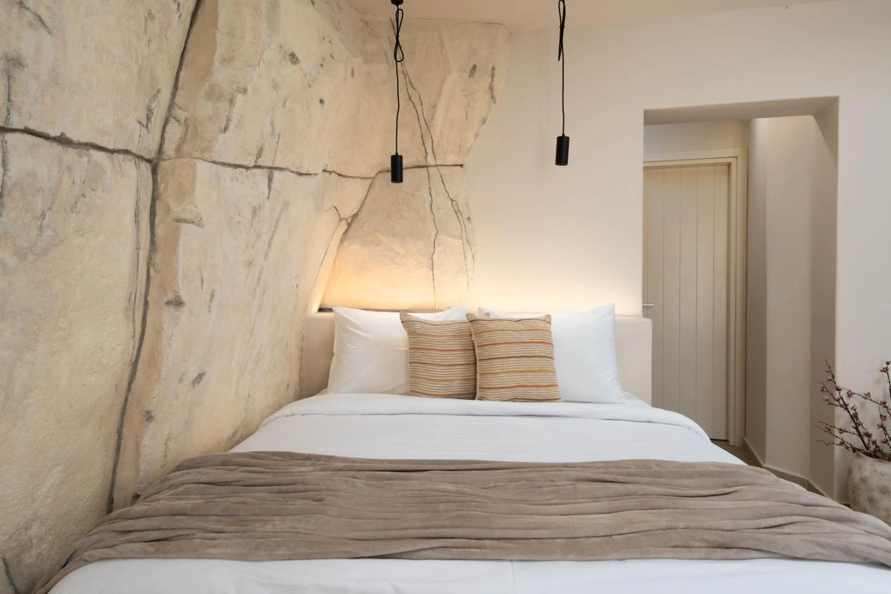 Bed in White Orchid Boutique Apartments
