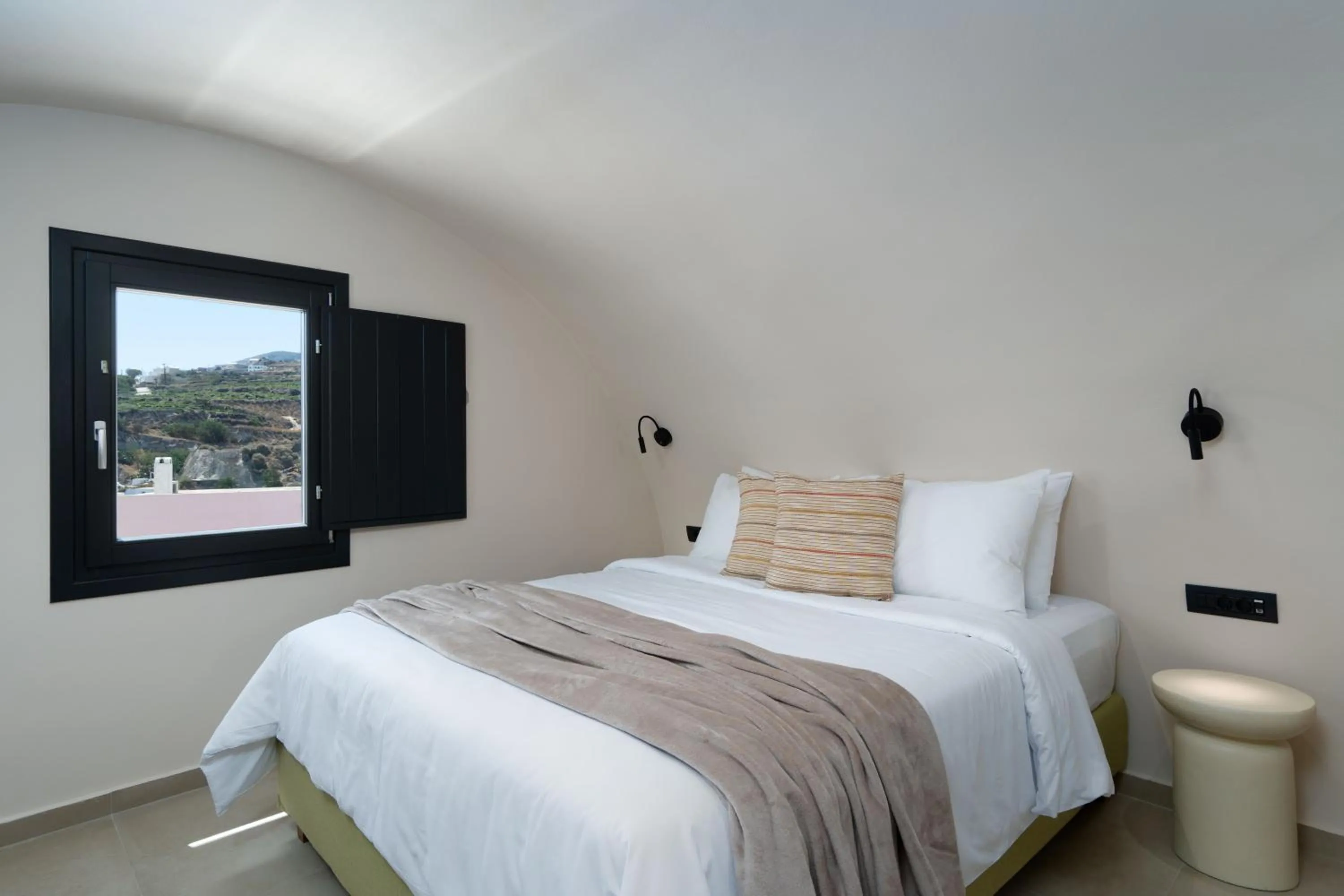Bed in White Orchid Boutique Apartments