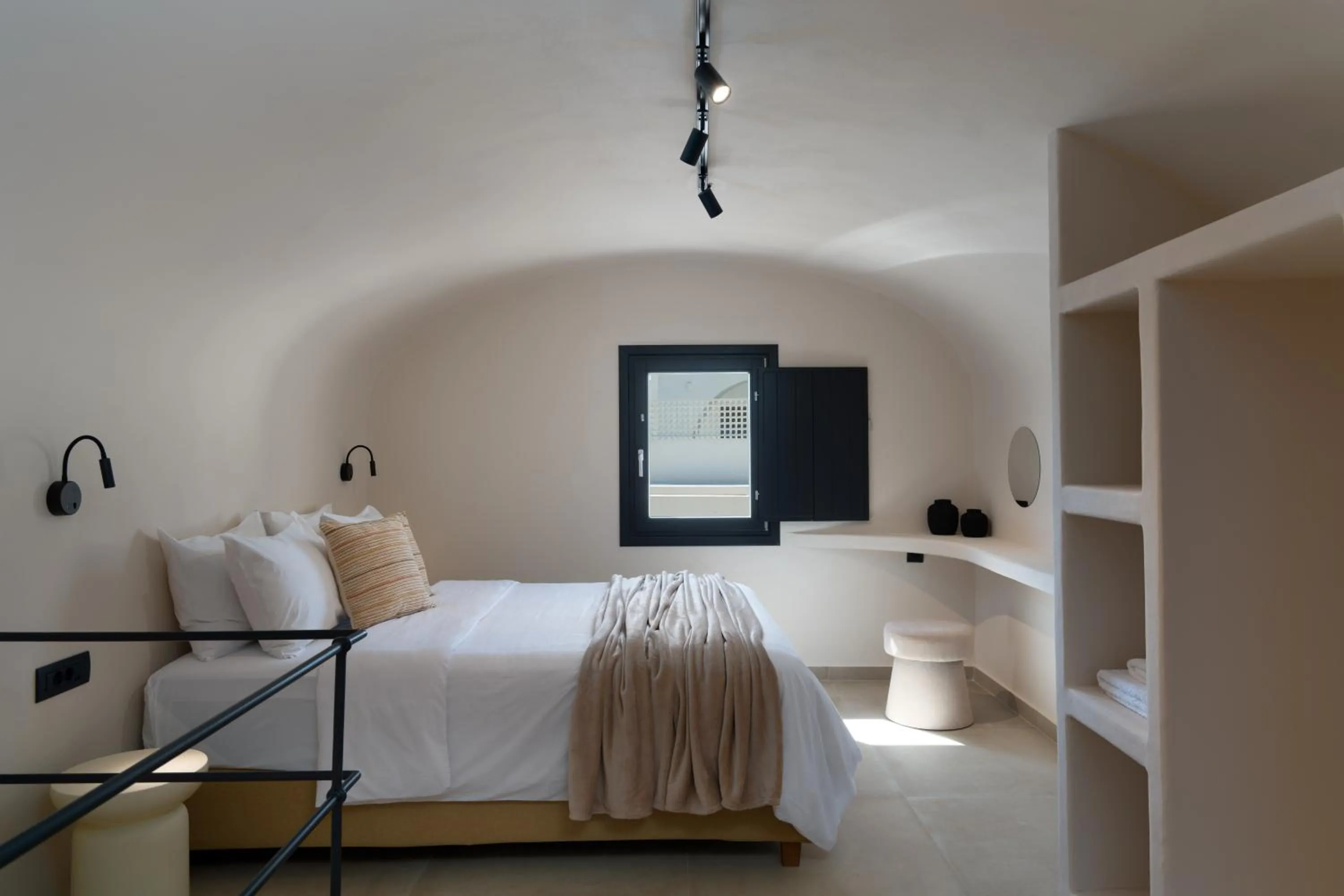 Bed in White Orchid Boutique Apartments