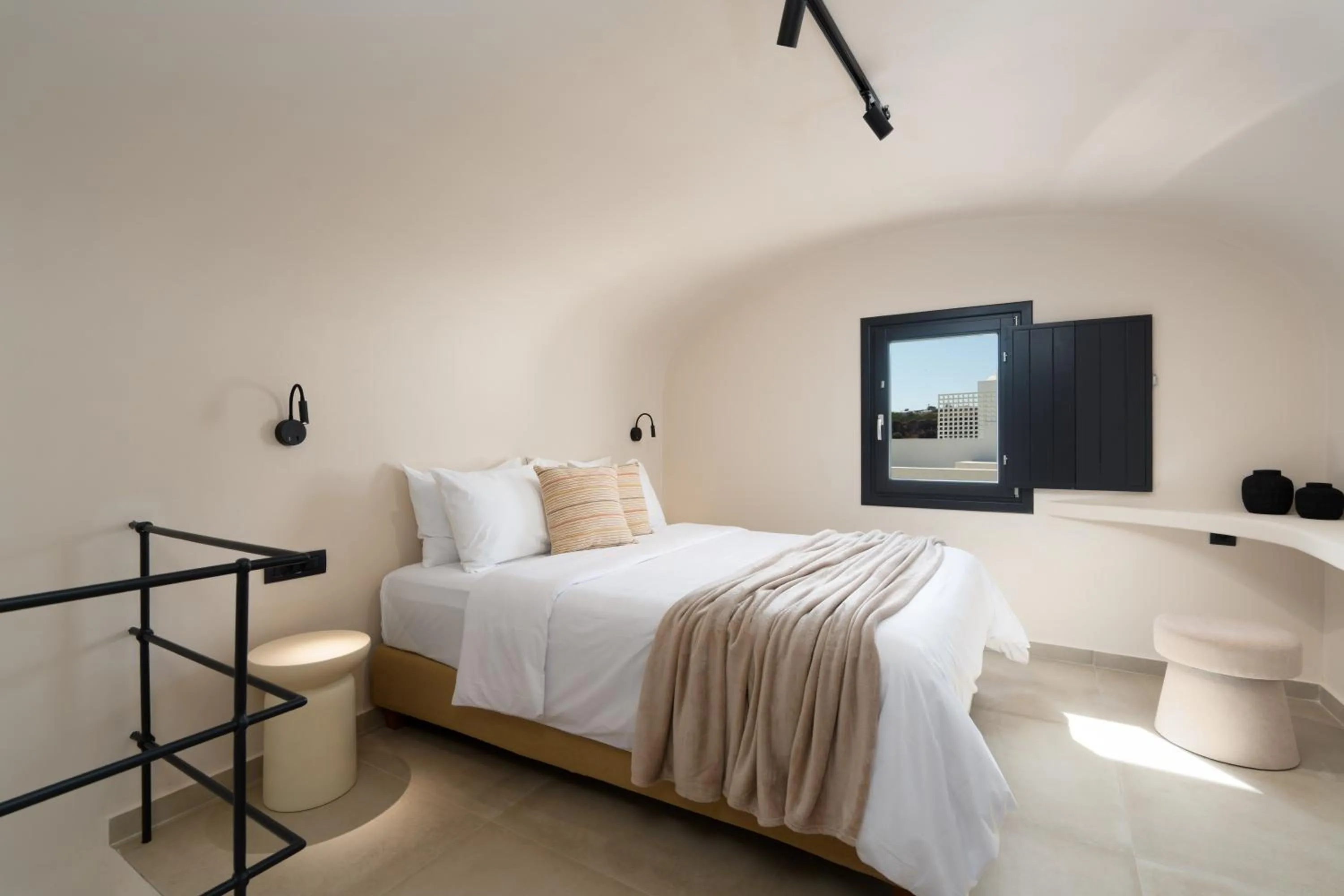 Bed in White Orchid Boutique Apartments
