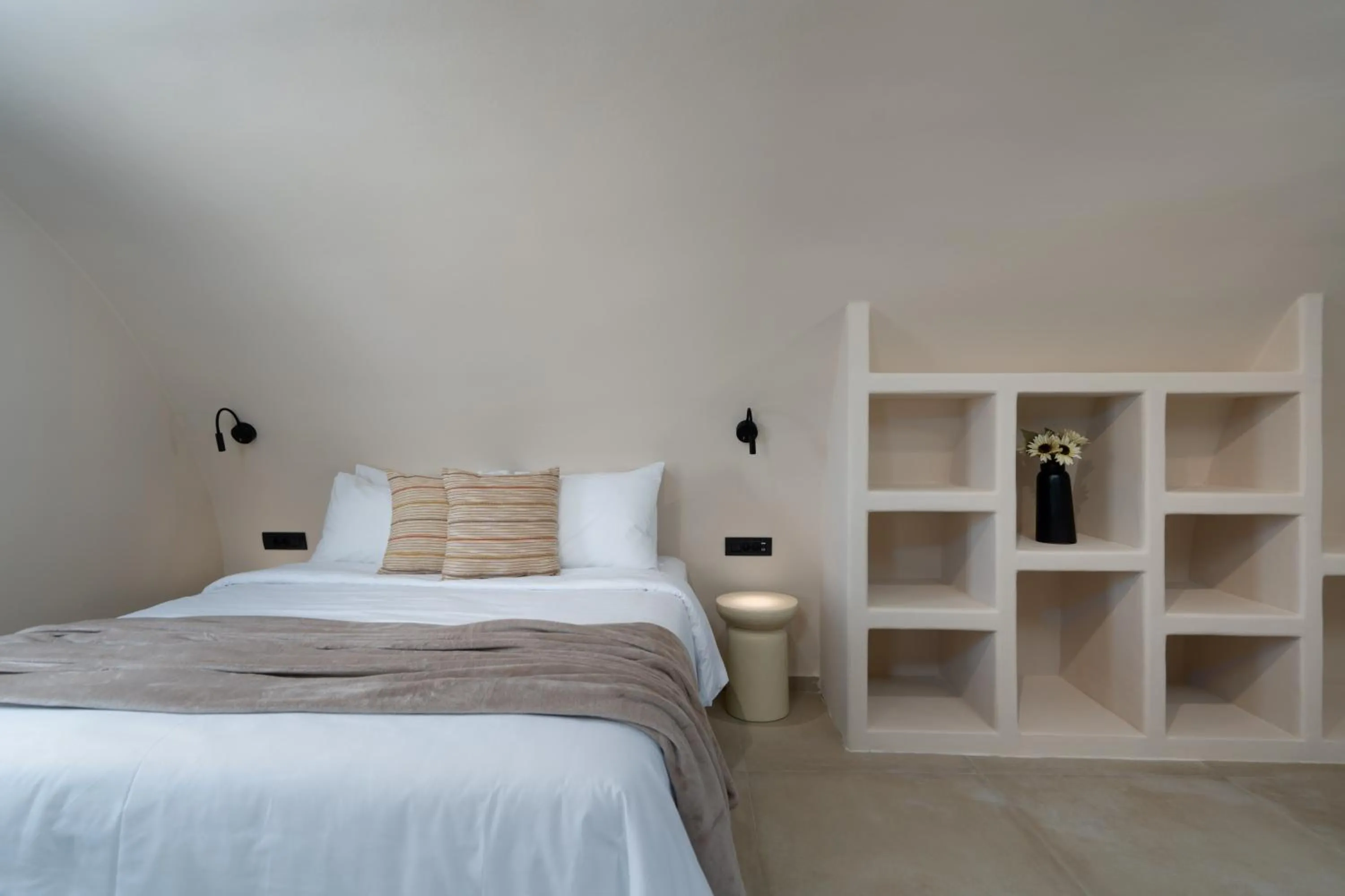Bed in White Orchid Boutique Apartments