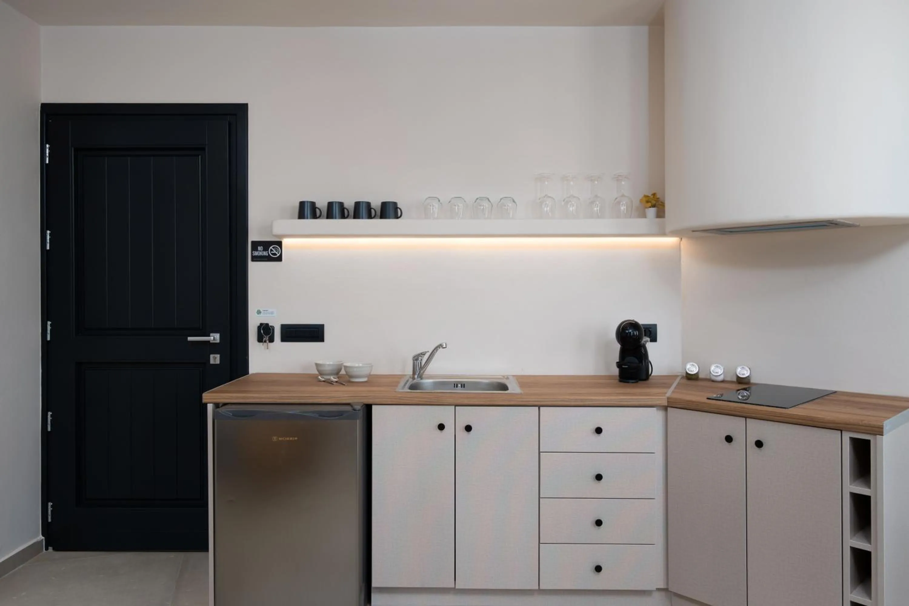 Kitchen or kitchenette in White Orchid Boutique Apartments