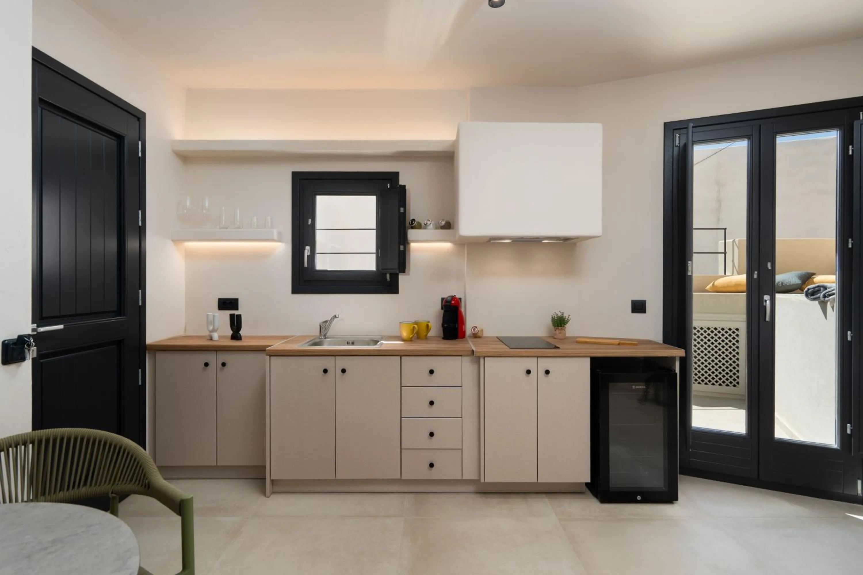 Kitchen or kitchenette in White Orchid Boutique Apartments
