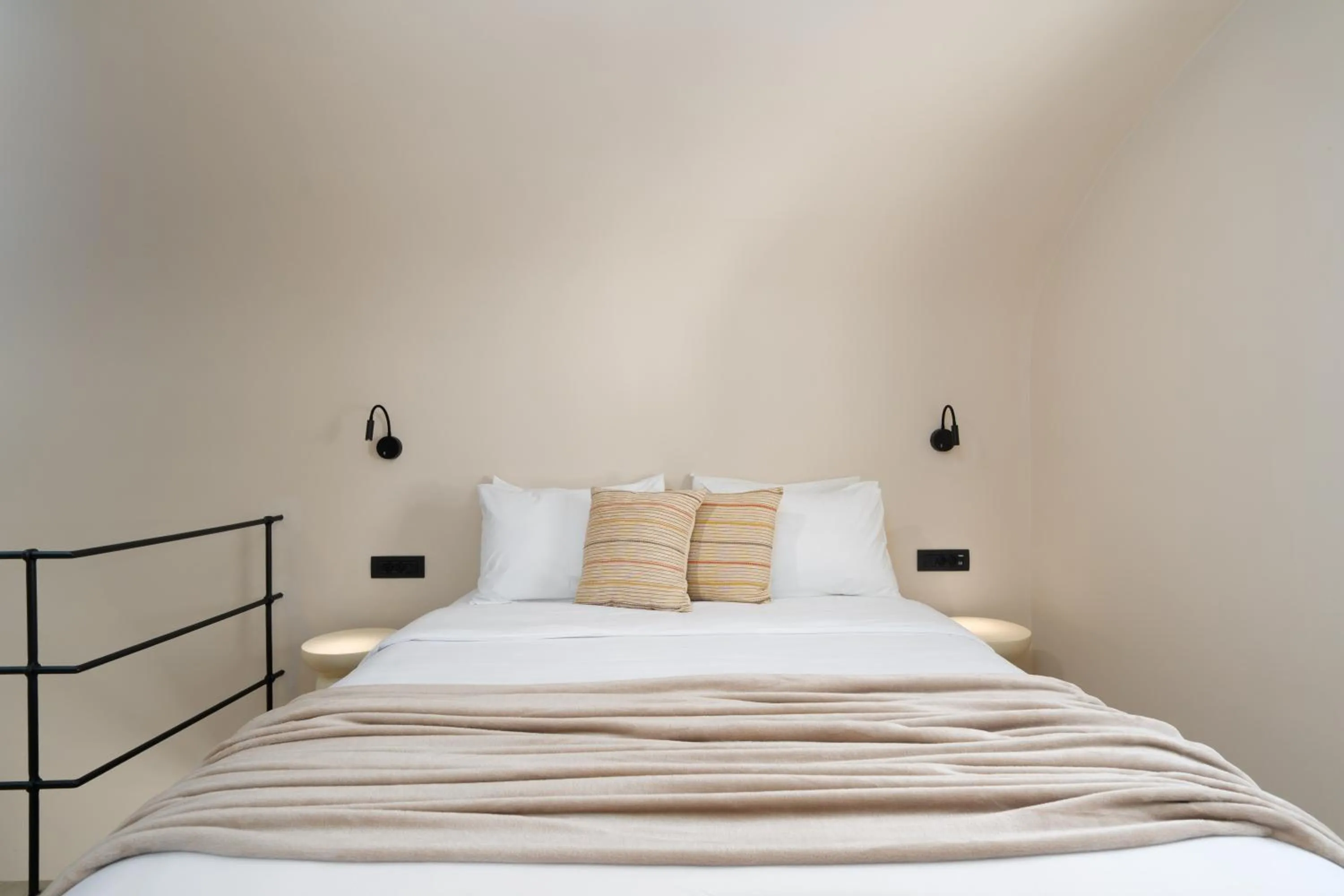 Bed in White Orchid Boutique Apartments