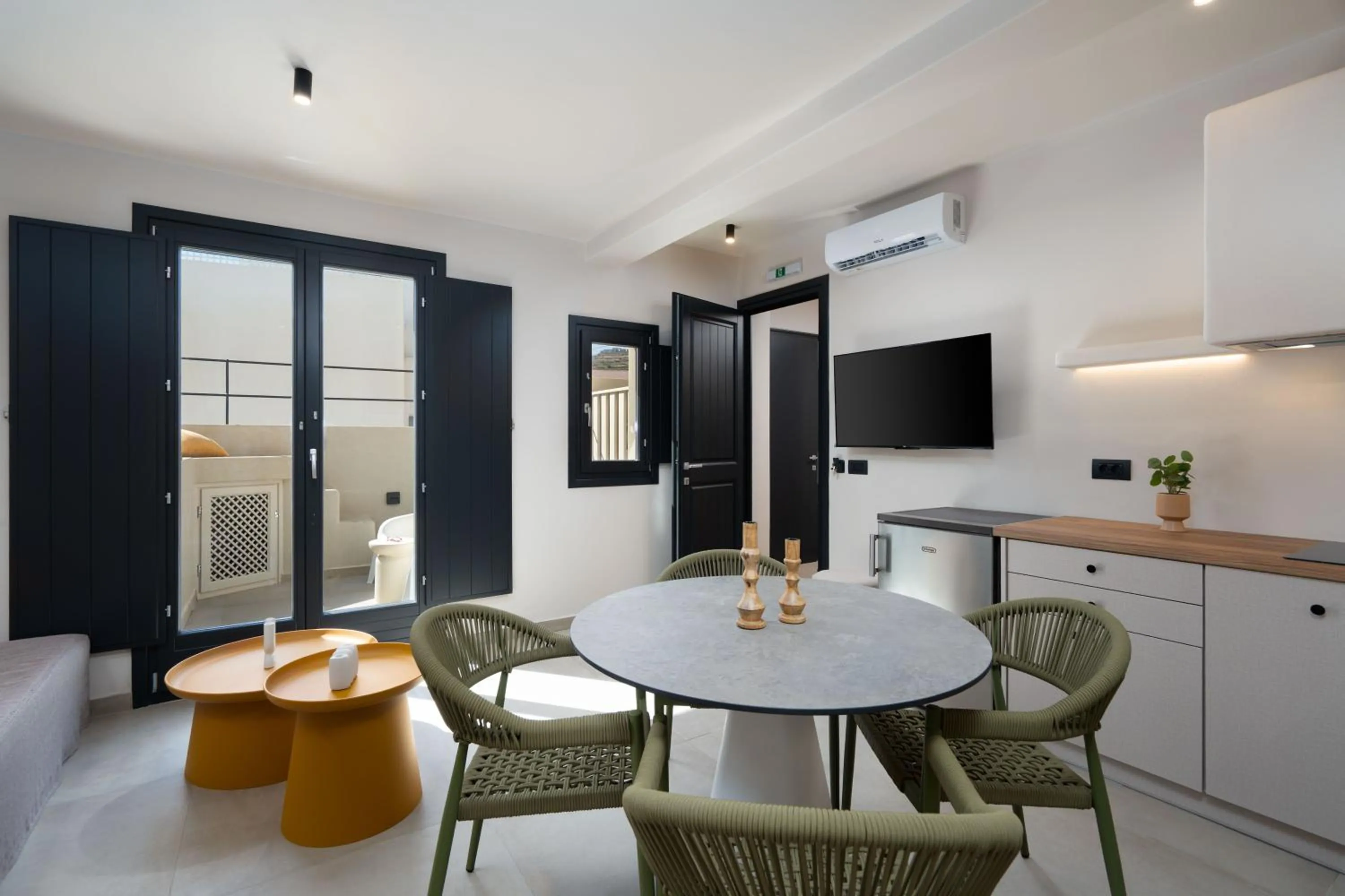 TV and multimedia in White Orchid Boutique Apartments