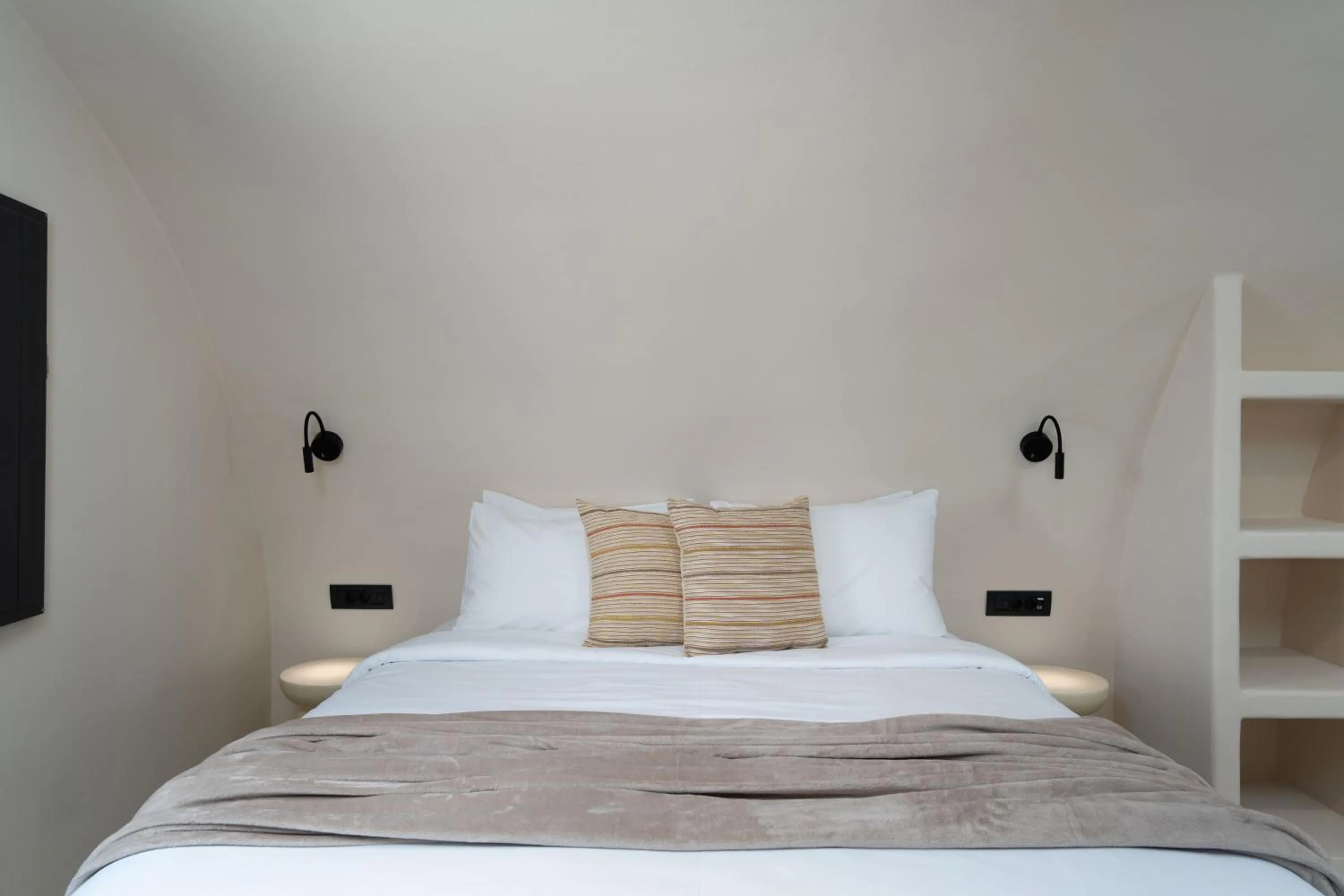 Bed in White Orchid Boutique Apartments
