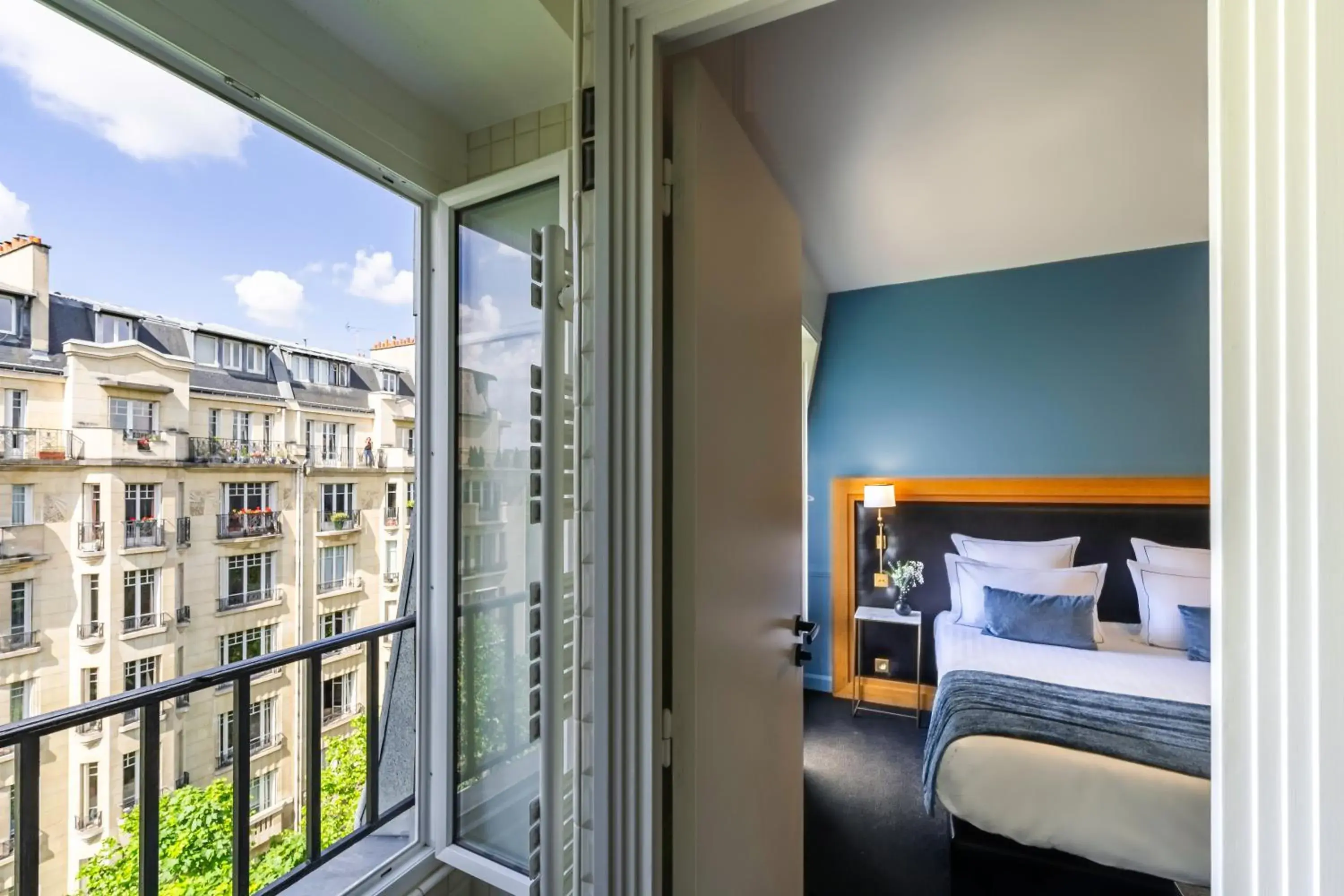Bed in Hôtel Le Cercle Tour Eiffel Bed in Hôtel Le Cercle Tour Eiffel