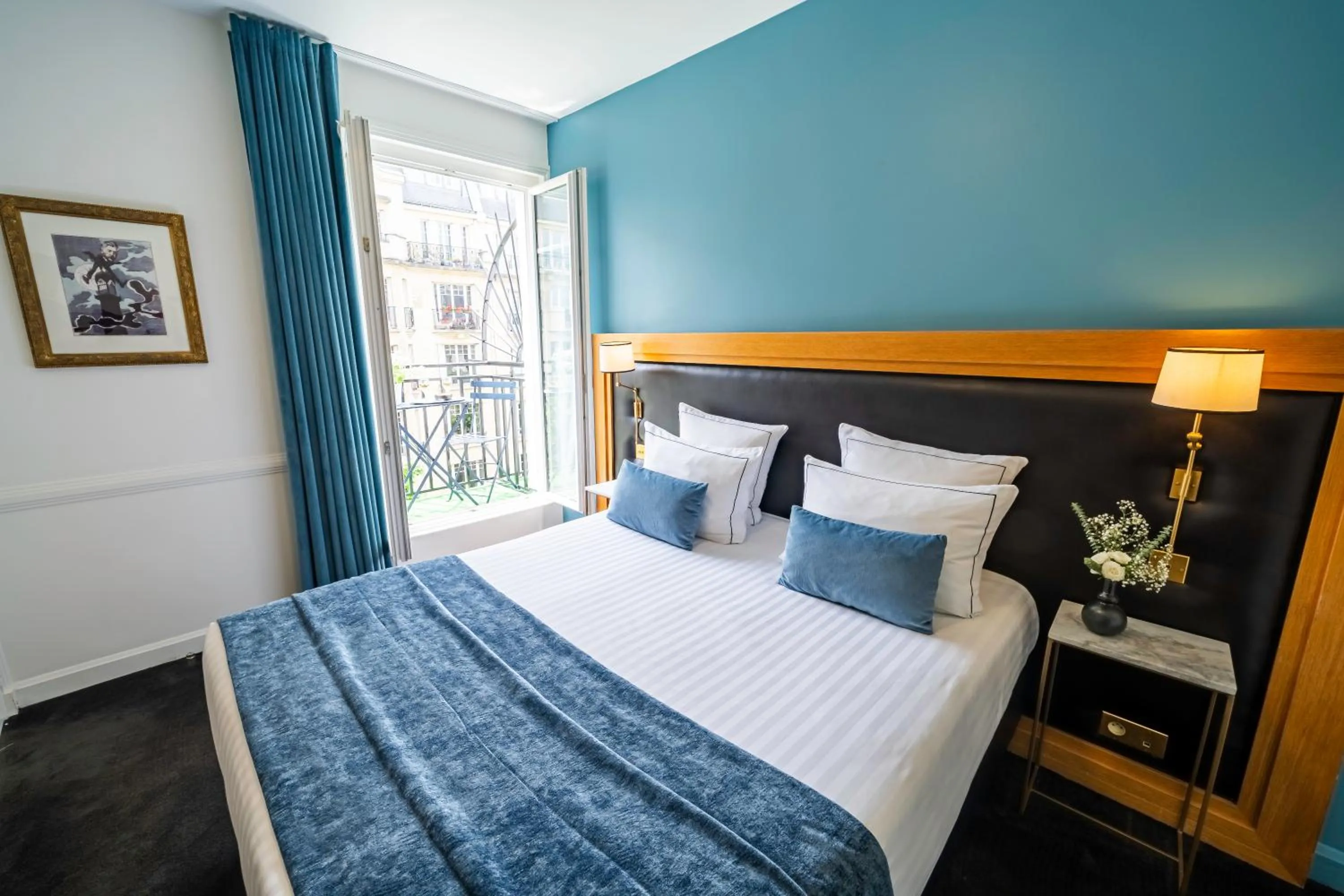 Bed in Hôtel Le Cercle Tour Eiffel