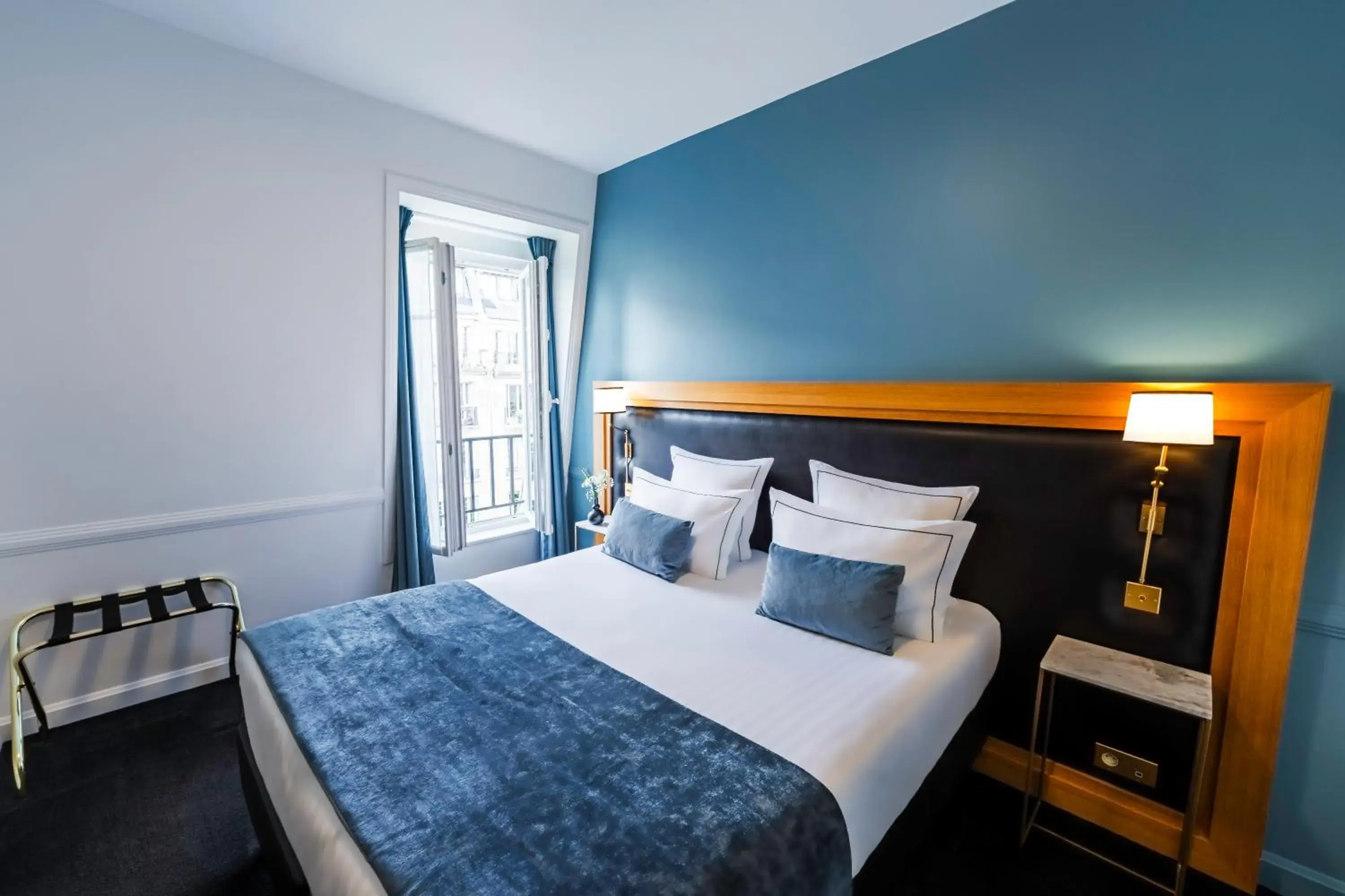 Bed in Hôtel Le Cercle Tour Eiffel Bed in Hôtel Le Cercle Tour Eiffel