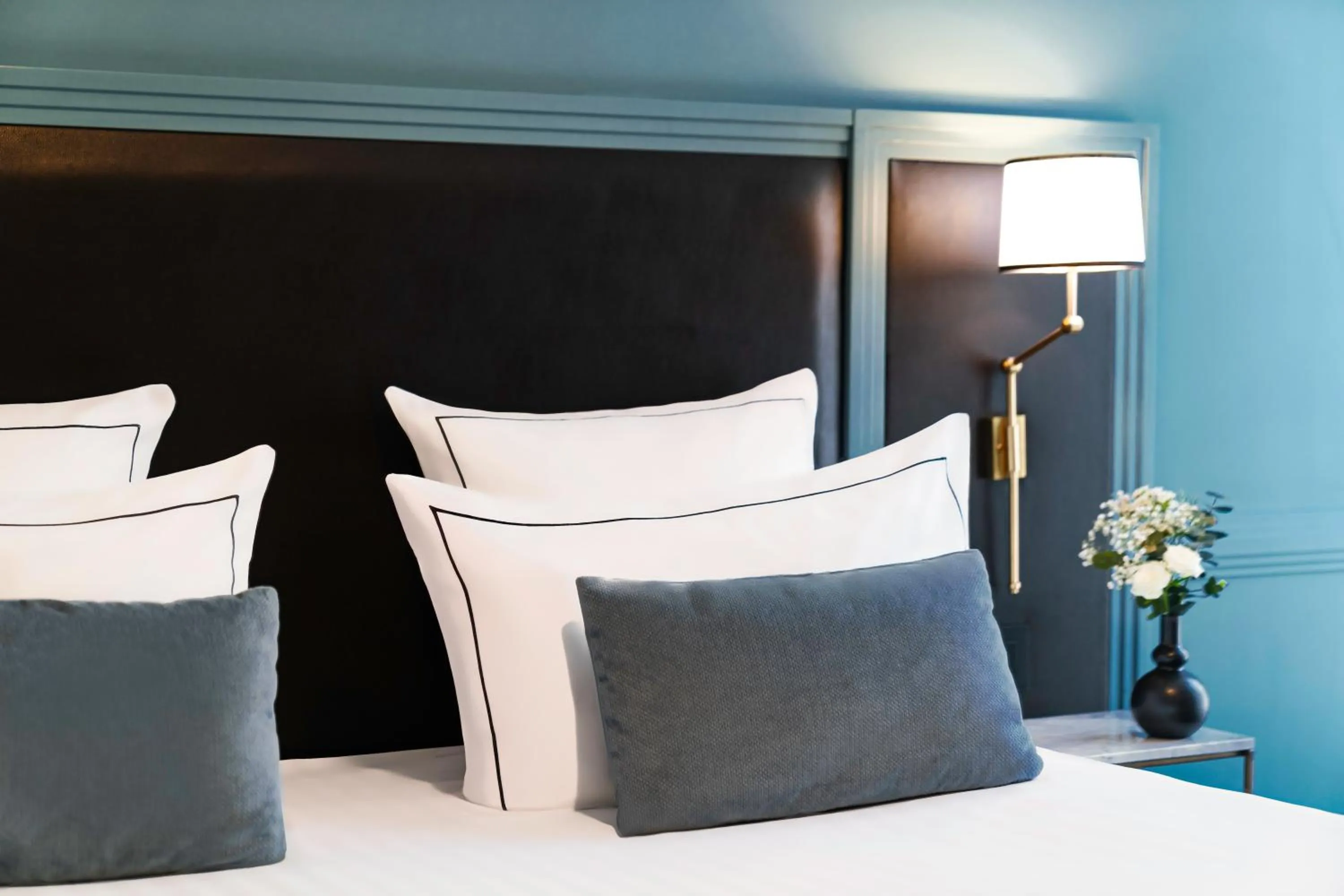 Bed in Hôtel Le Cercle Tour Eiffel