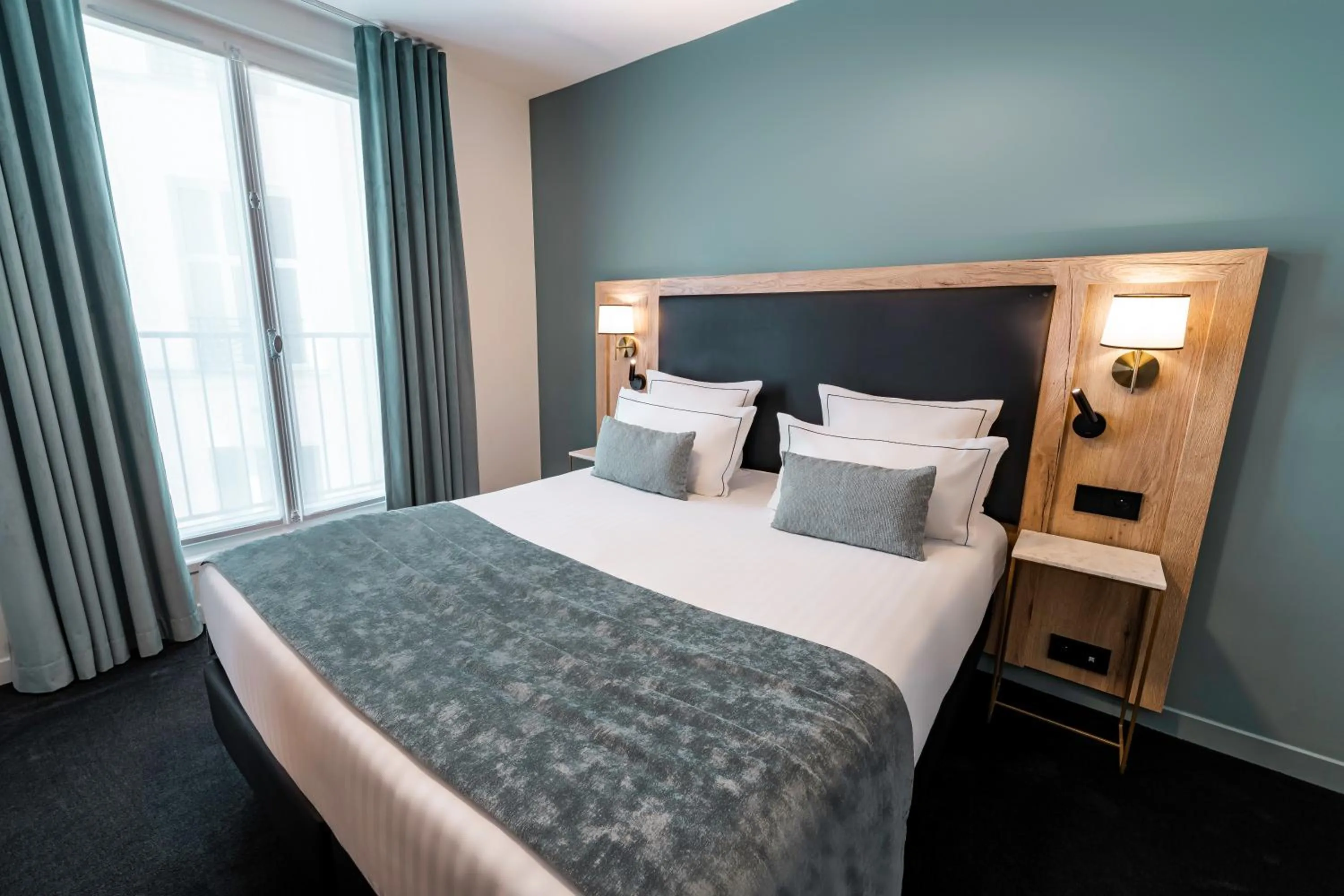 Bed in Hôtel Le Cercle Tour Eiffel