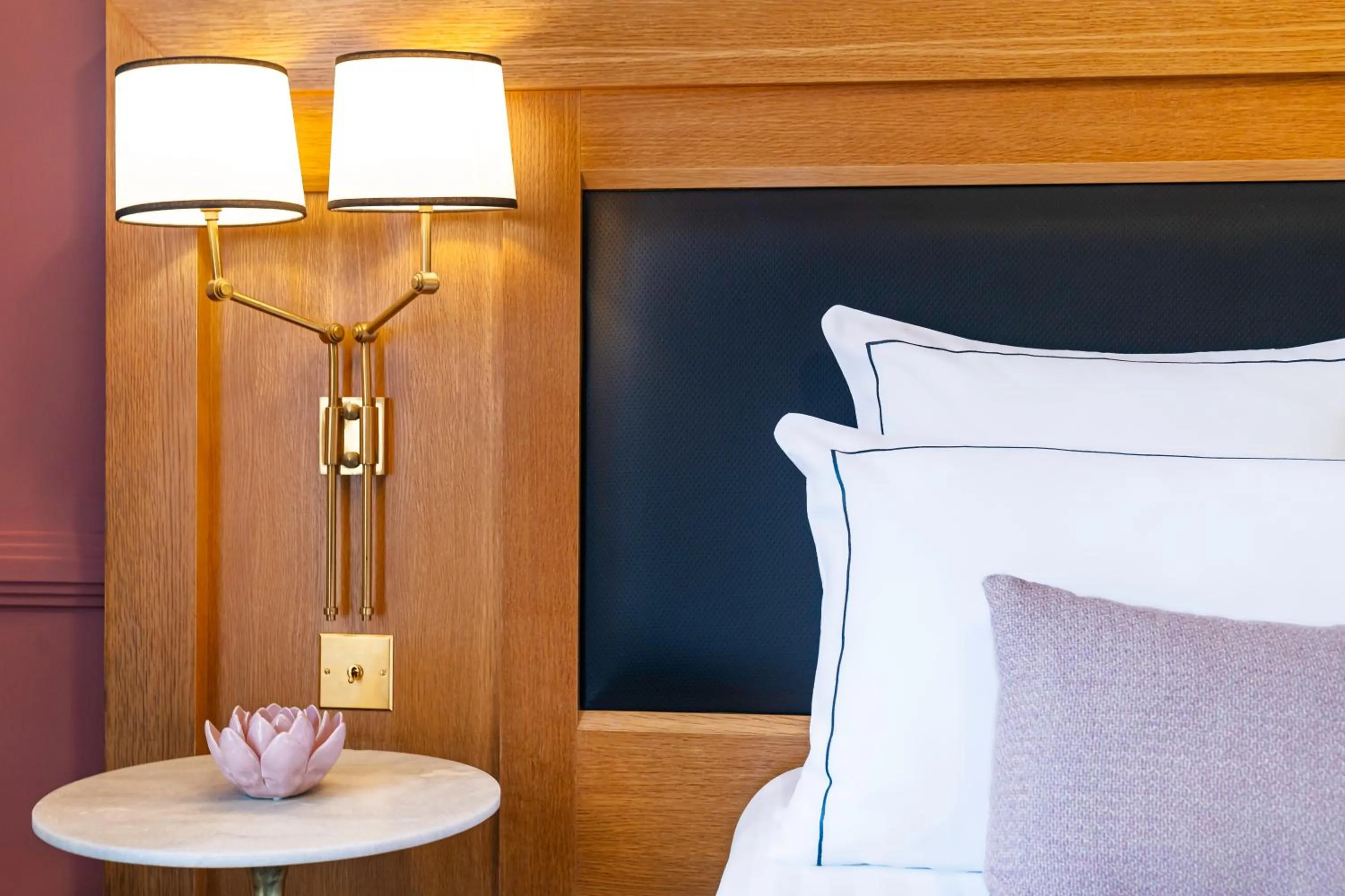 Bed in Hôtel Le Cercle Tour Eiffel