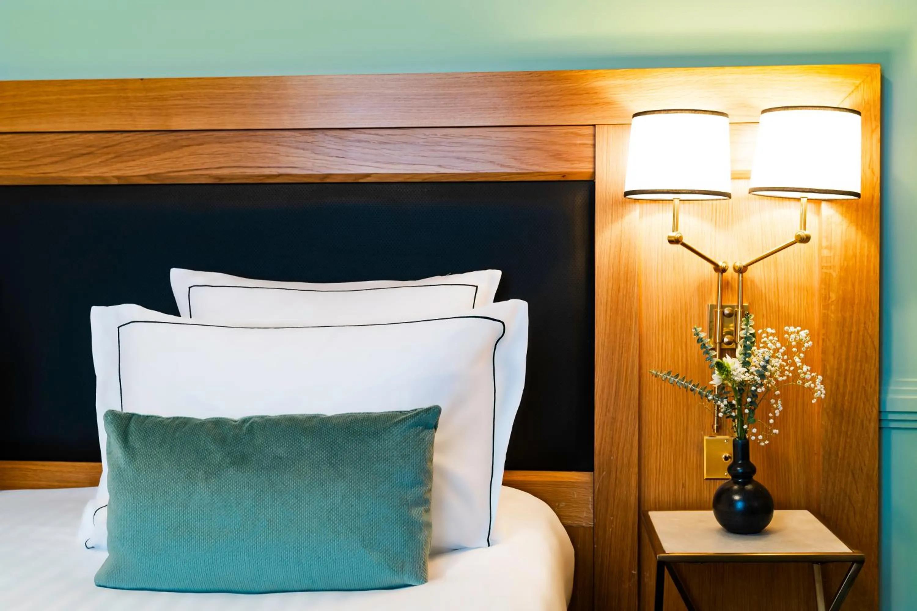 Bed in Hôtel Le Cercle Tour Eiffel