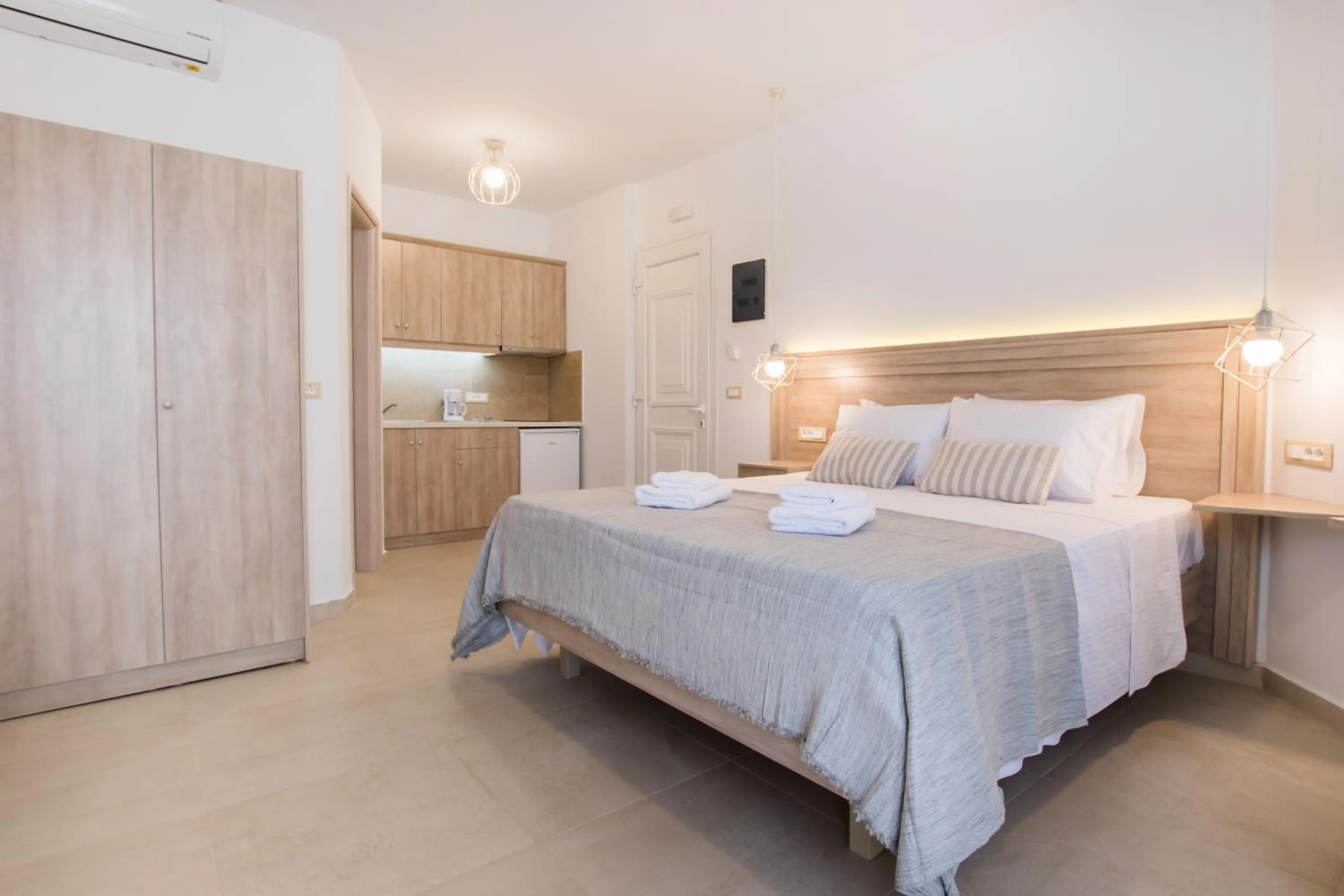 Porfyris Studios and Apartments