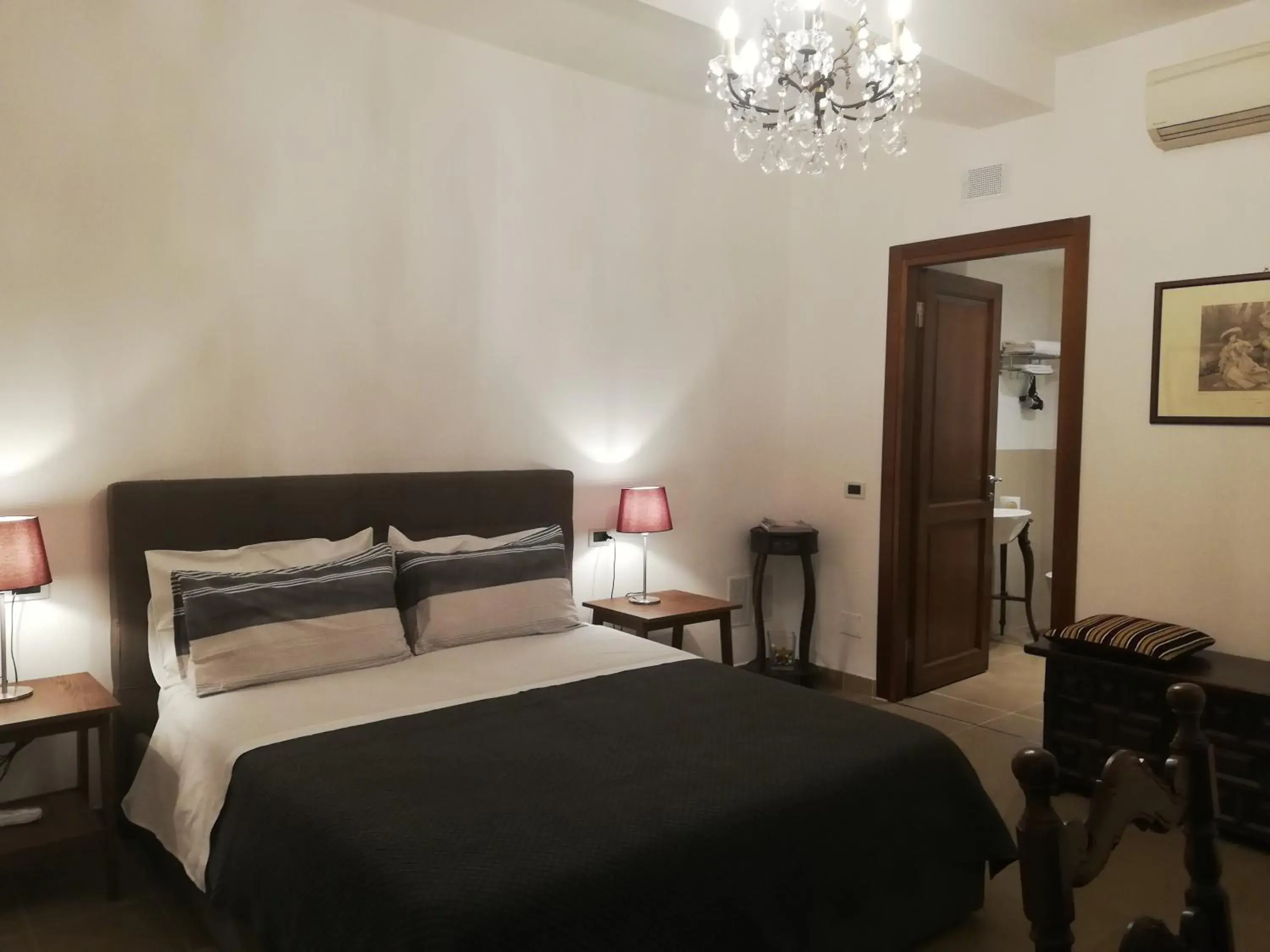 Superior King Room - single occupancy in DreaMilan B&B Superior King Room - single occupancy in DreaMilan B&B