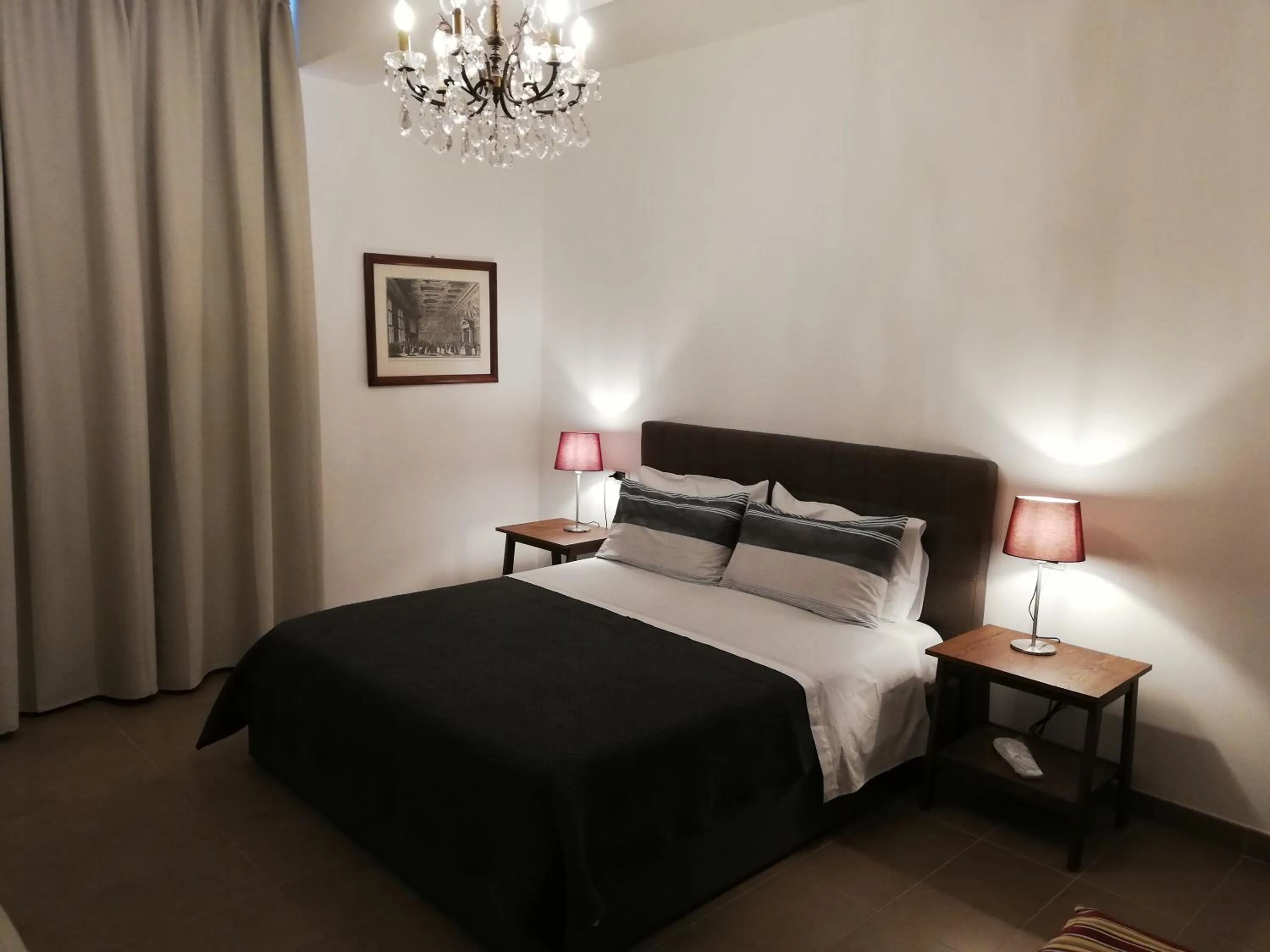 Shower, Bed in DreaMilan B&B