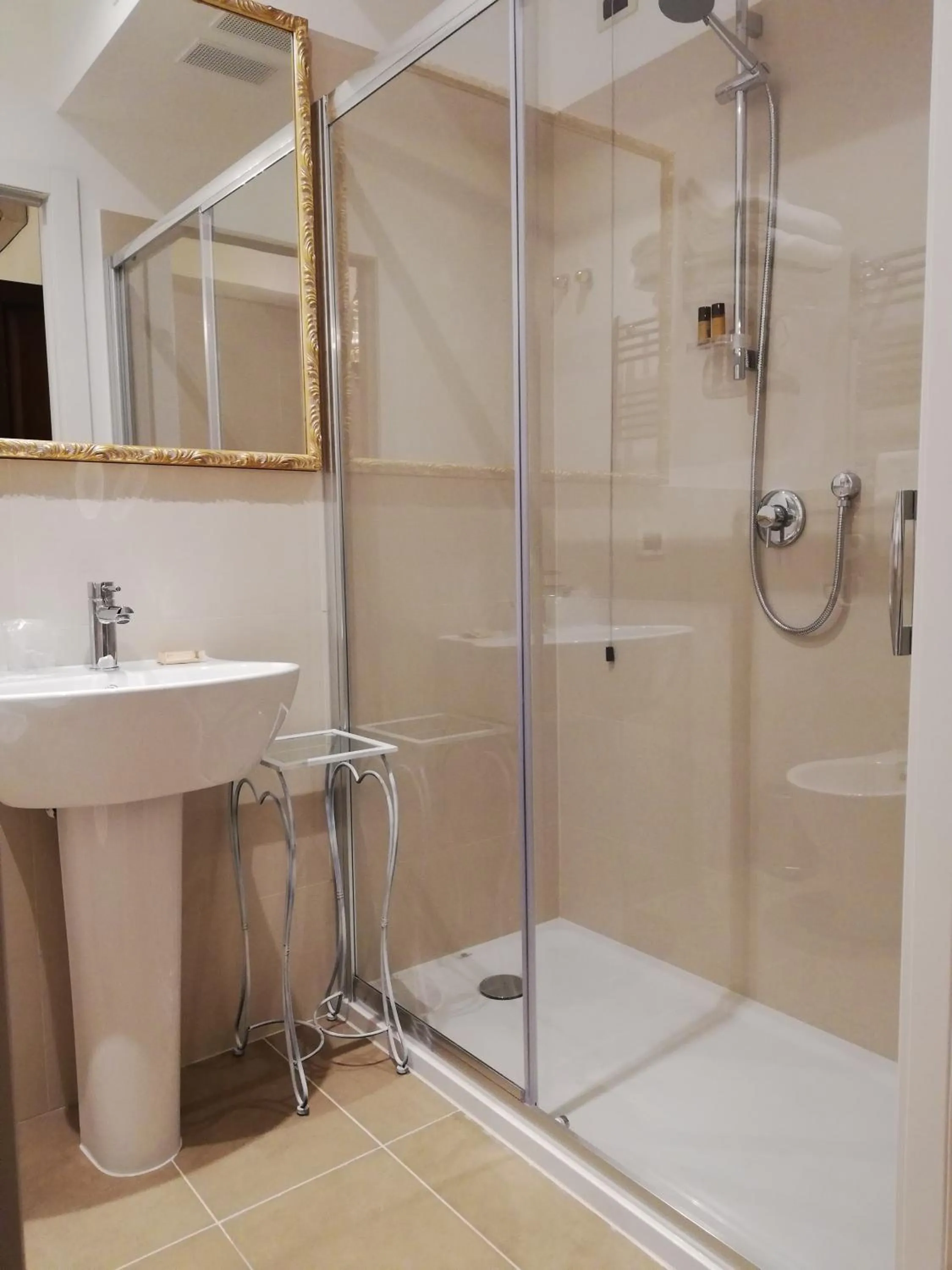 Shower in DreaMilan B&B