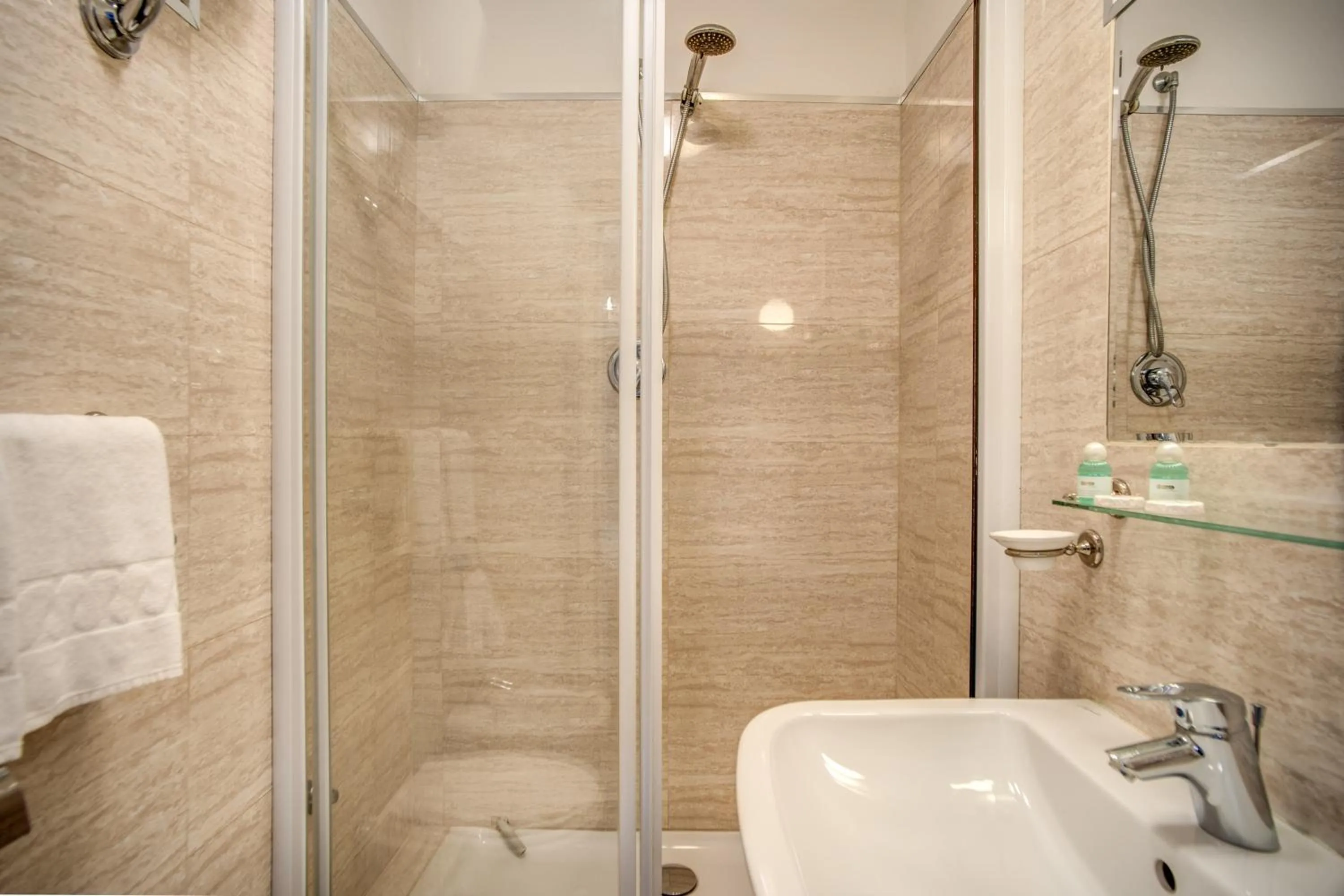 Bathroom in Hotel San Valentino