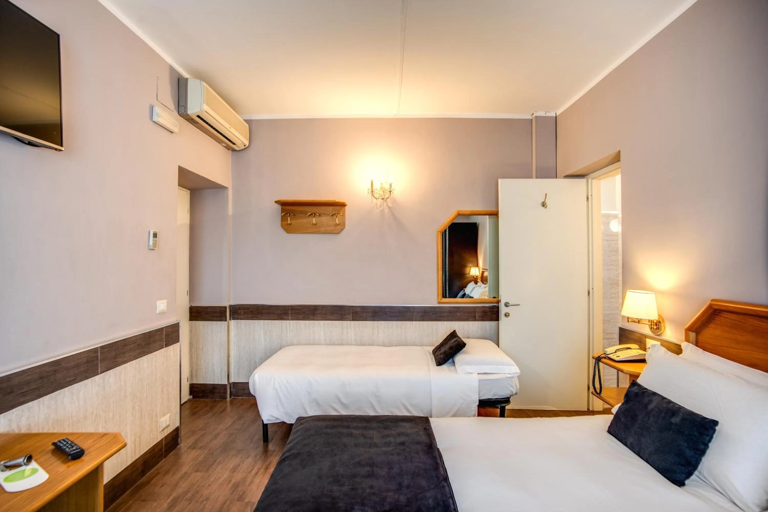 Bathroom, Bed in Hotel San Valentino