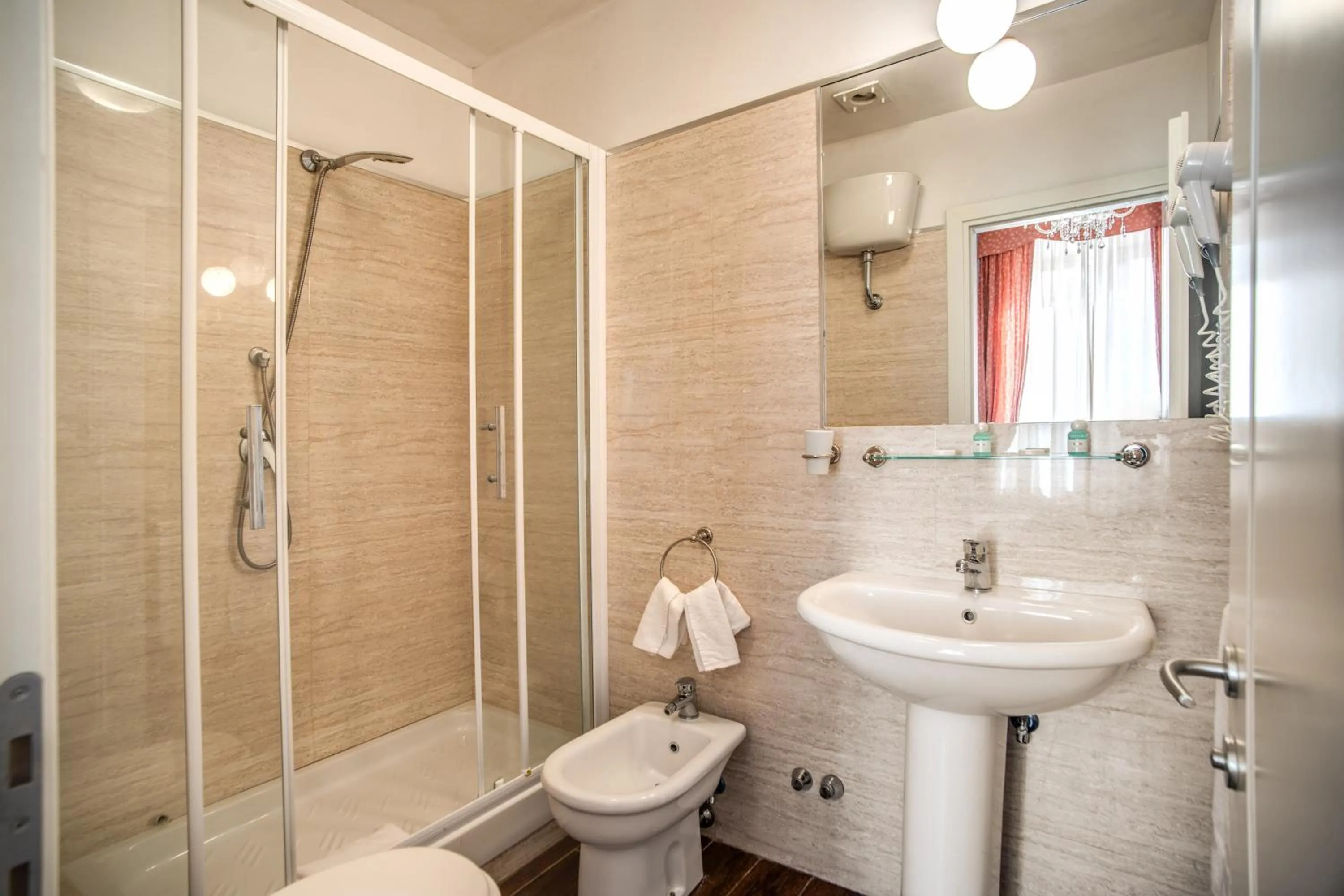 Bathroom in Hotel San Valentino