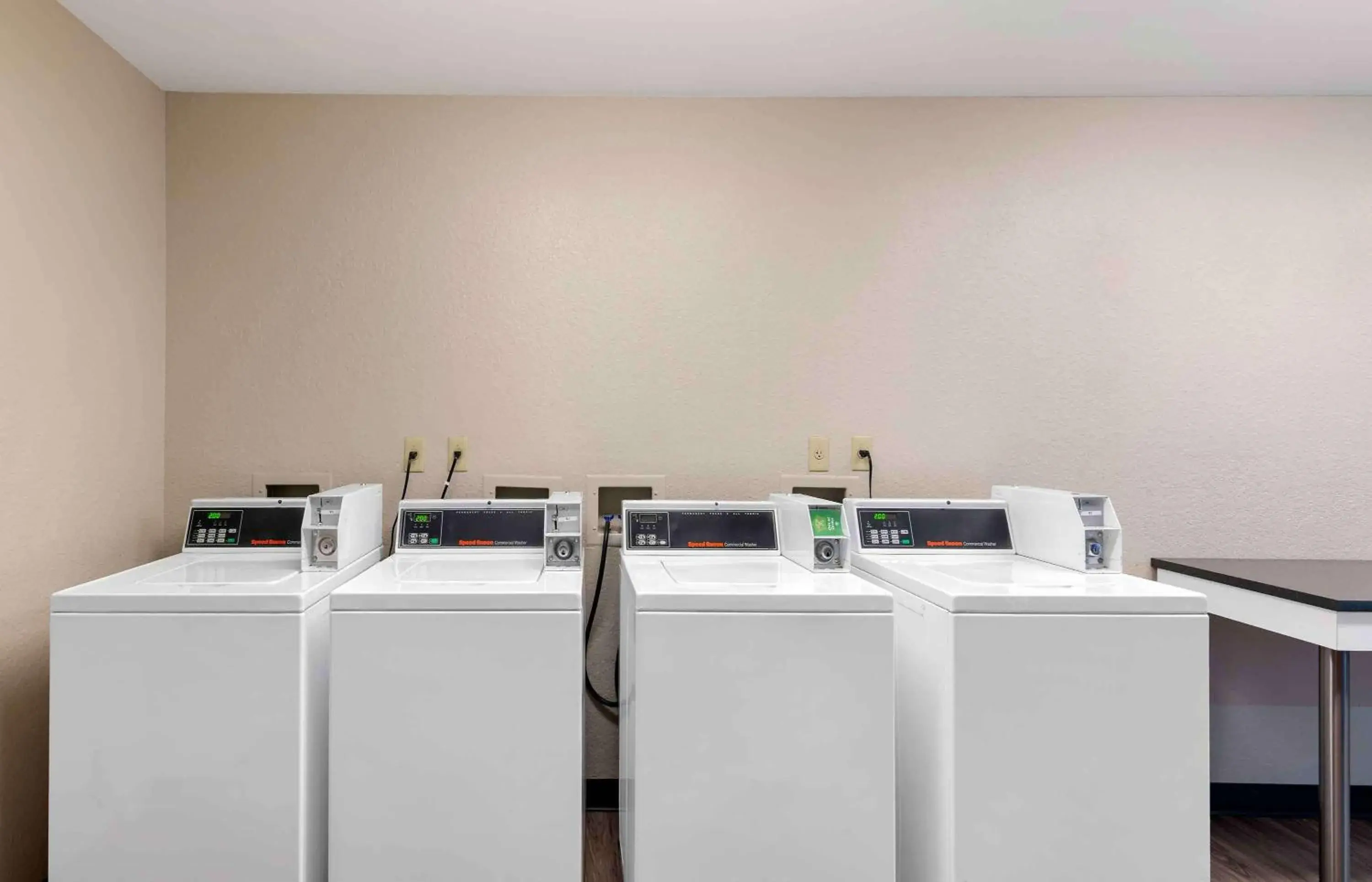 Property building in Extended Stay America Premier Suites - Miami - Downtown Brickell - Cruise Port Property building in Extended Stay America Premier Suites - Miami - Downtown Brickell - Cruise Port