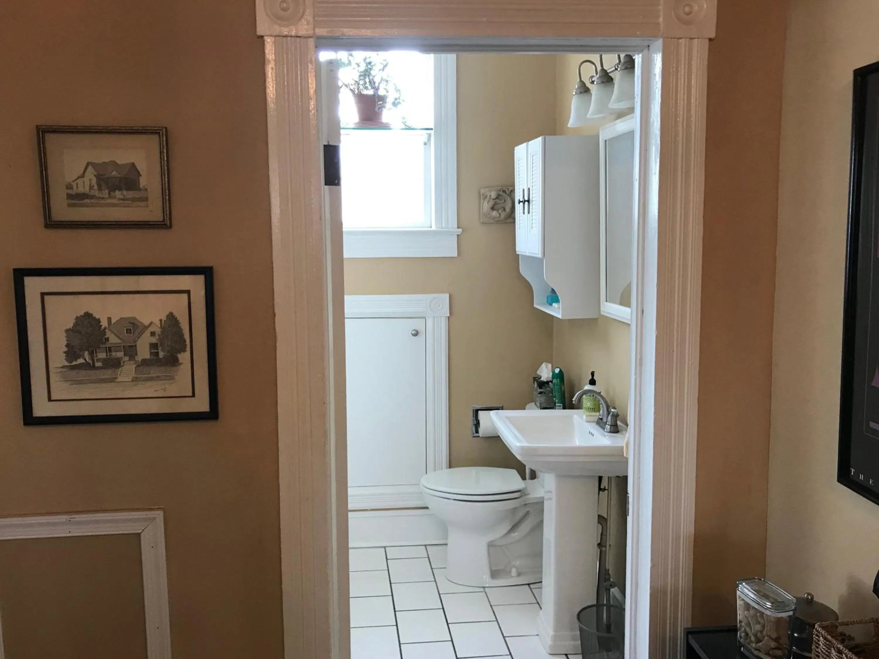 Bathroom in Charles Bass House Bed & Breakfast