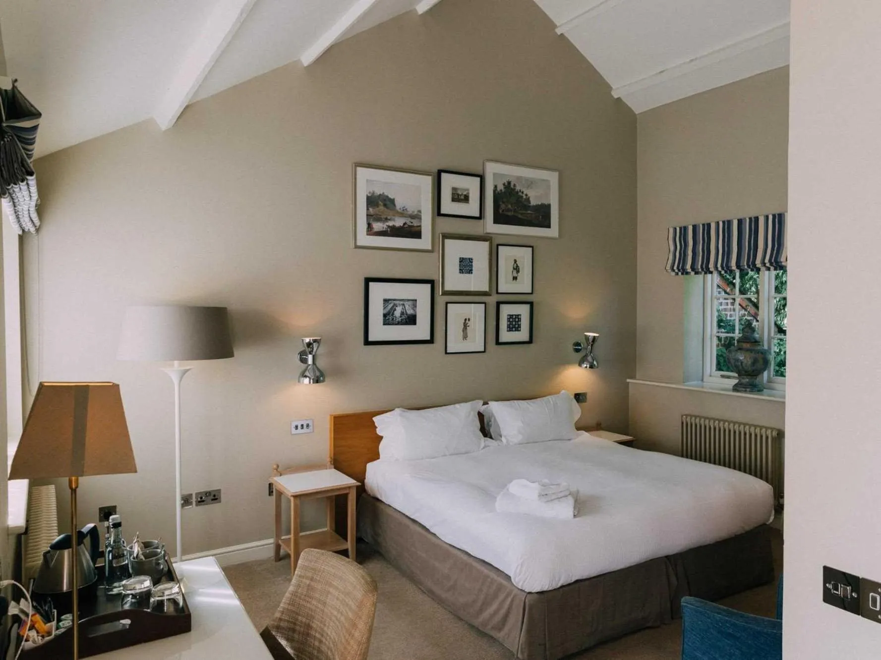 Photo of the whole room, Bed in The Woburn