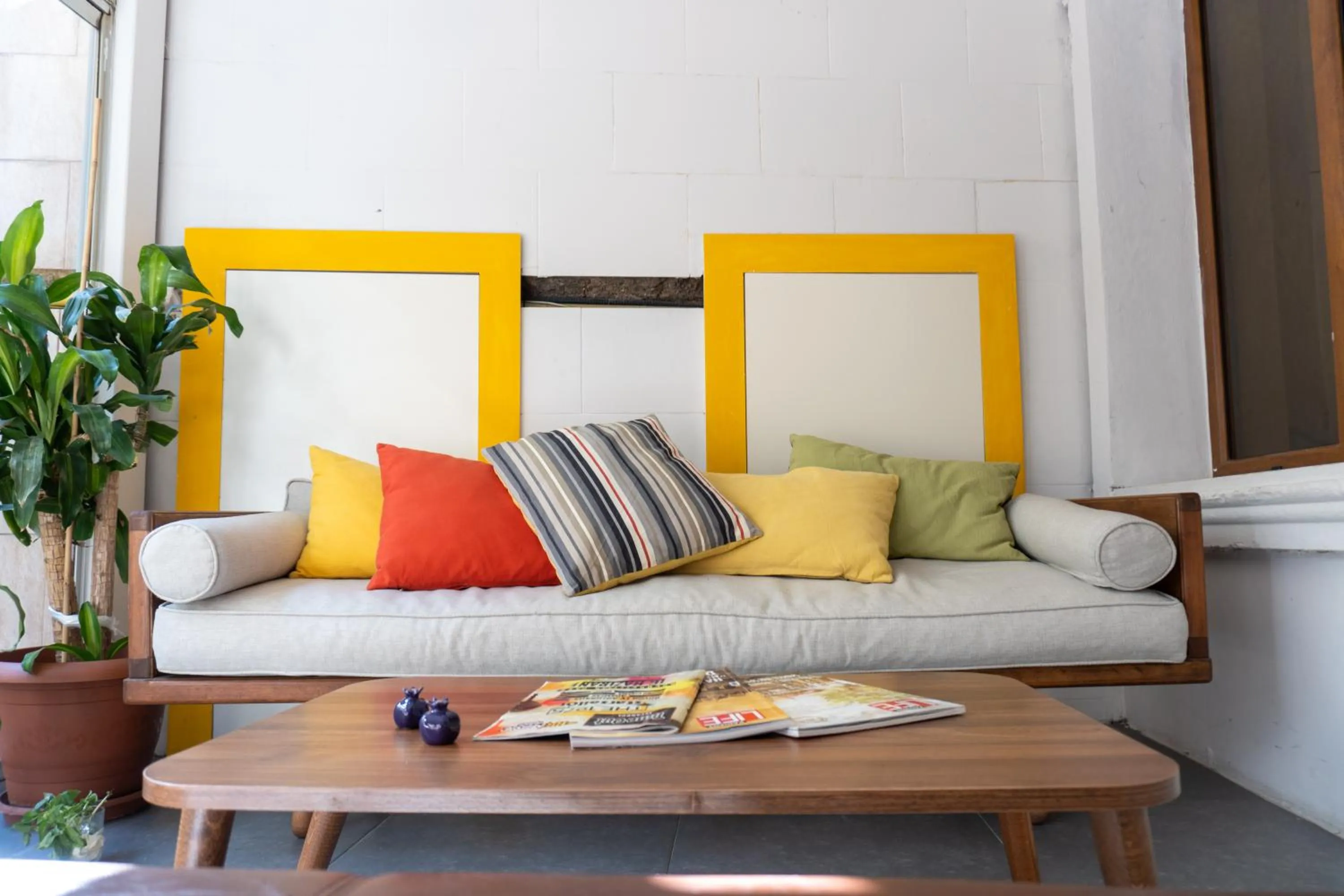 Communal lounge/ TV room, Seating Area in Moda Drei