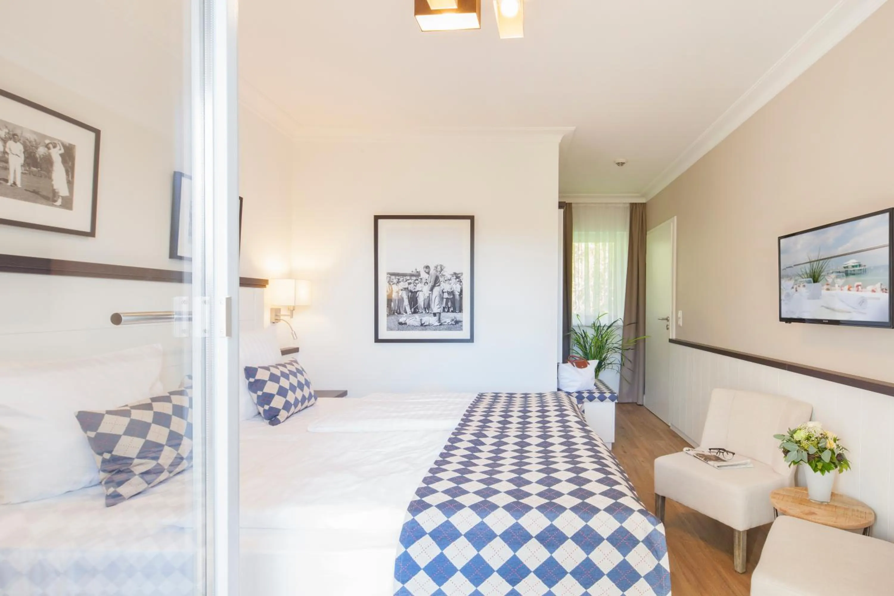 Photo of the whole room, Bed in Strandgrün Golf- & Spa Resort