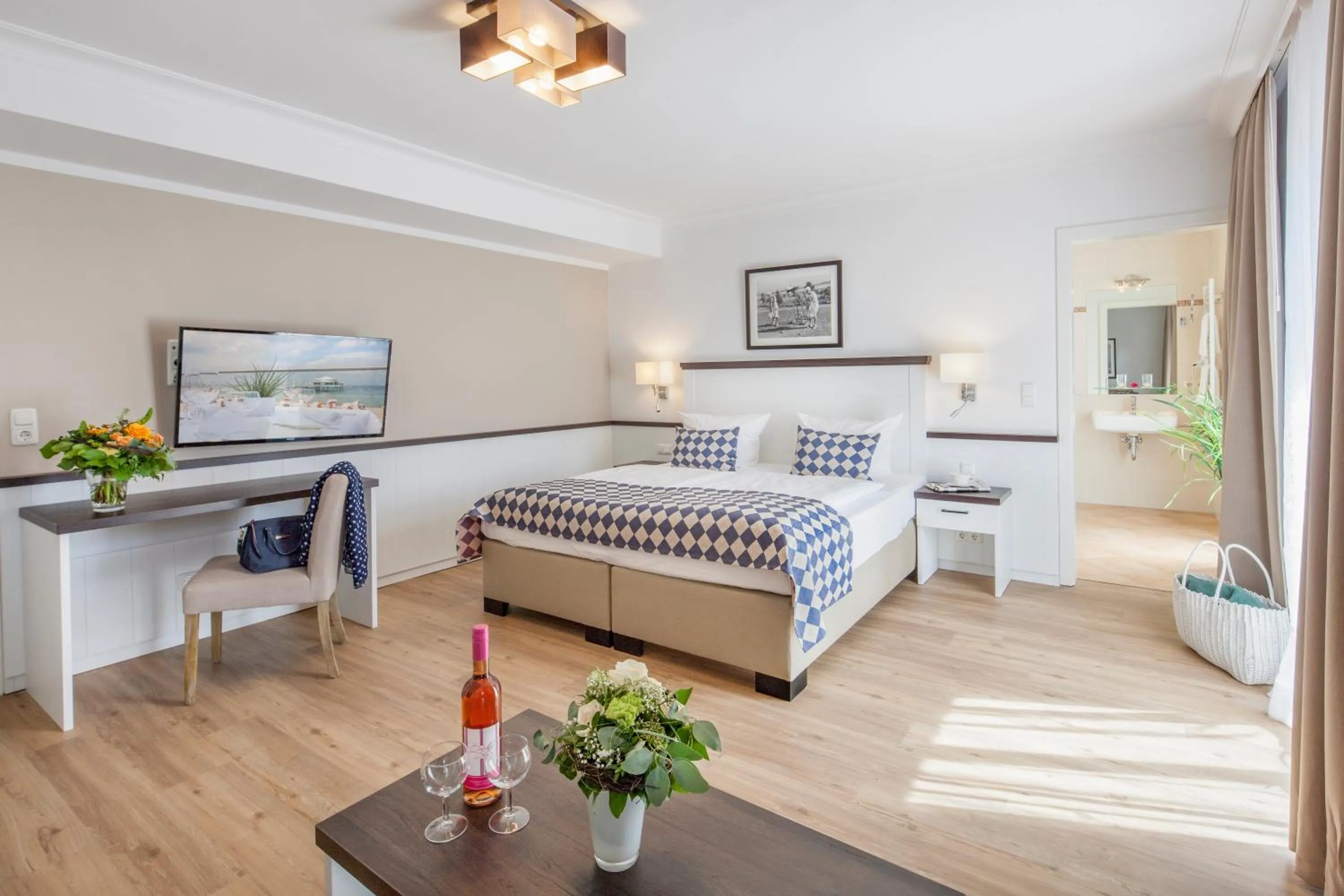 Photo of the whole room, Bed in Strandgrün Golf- & Spa Resort