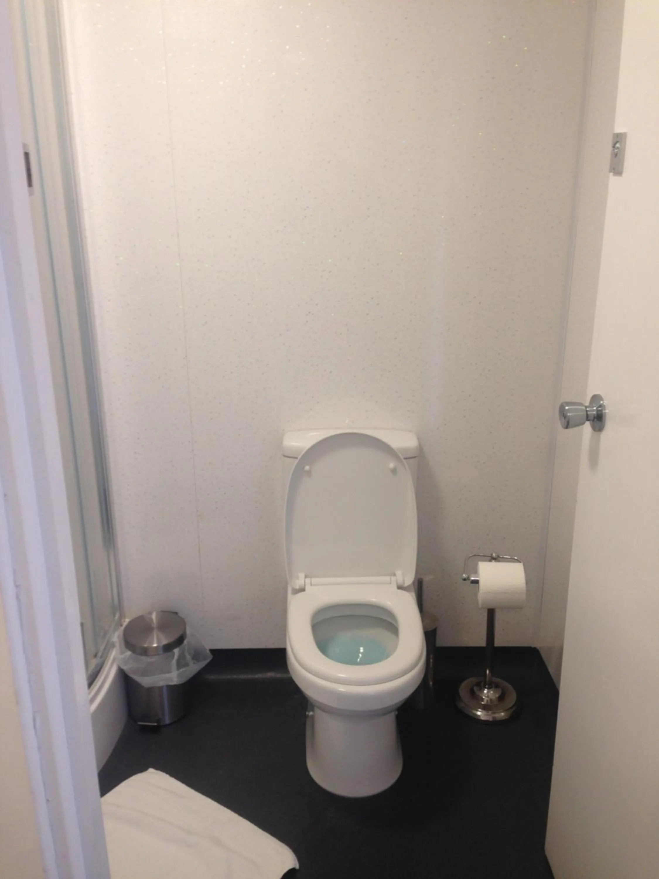 Bathroom in The Horse and Jockey
