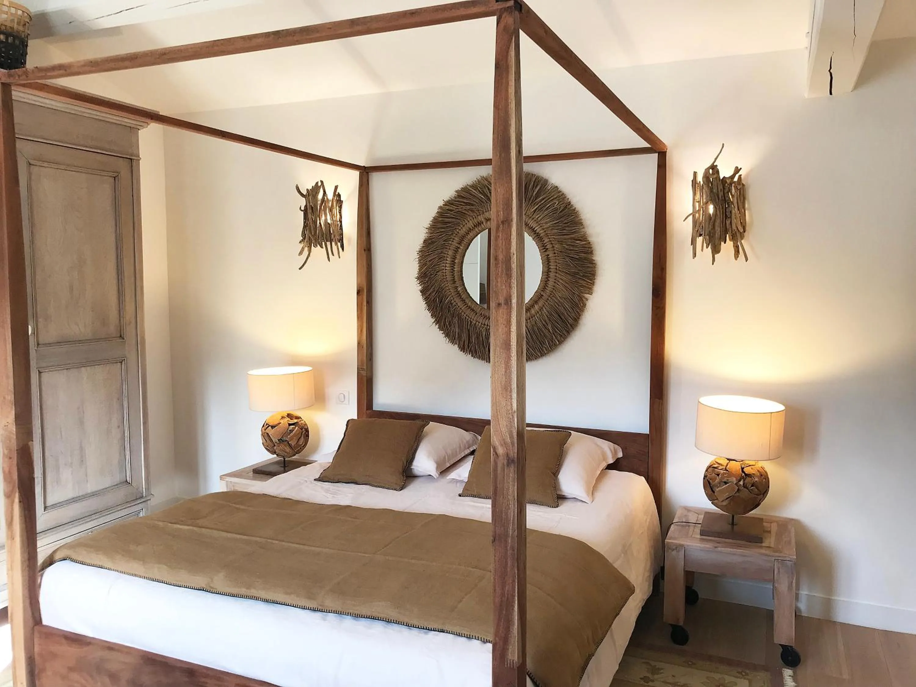 TV and multimedia, Bed in Bastide Nomade - guest house