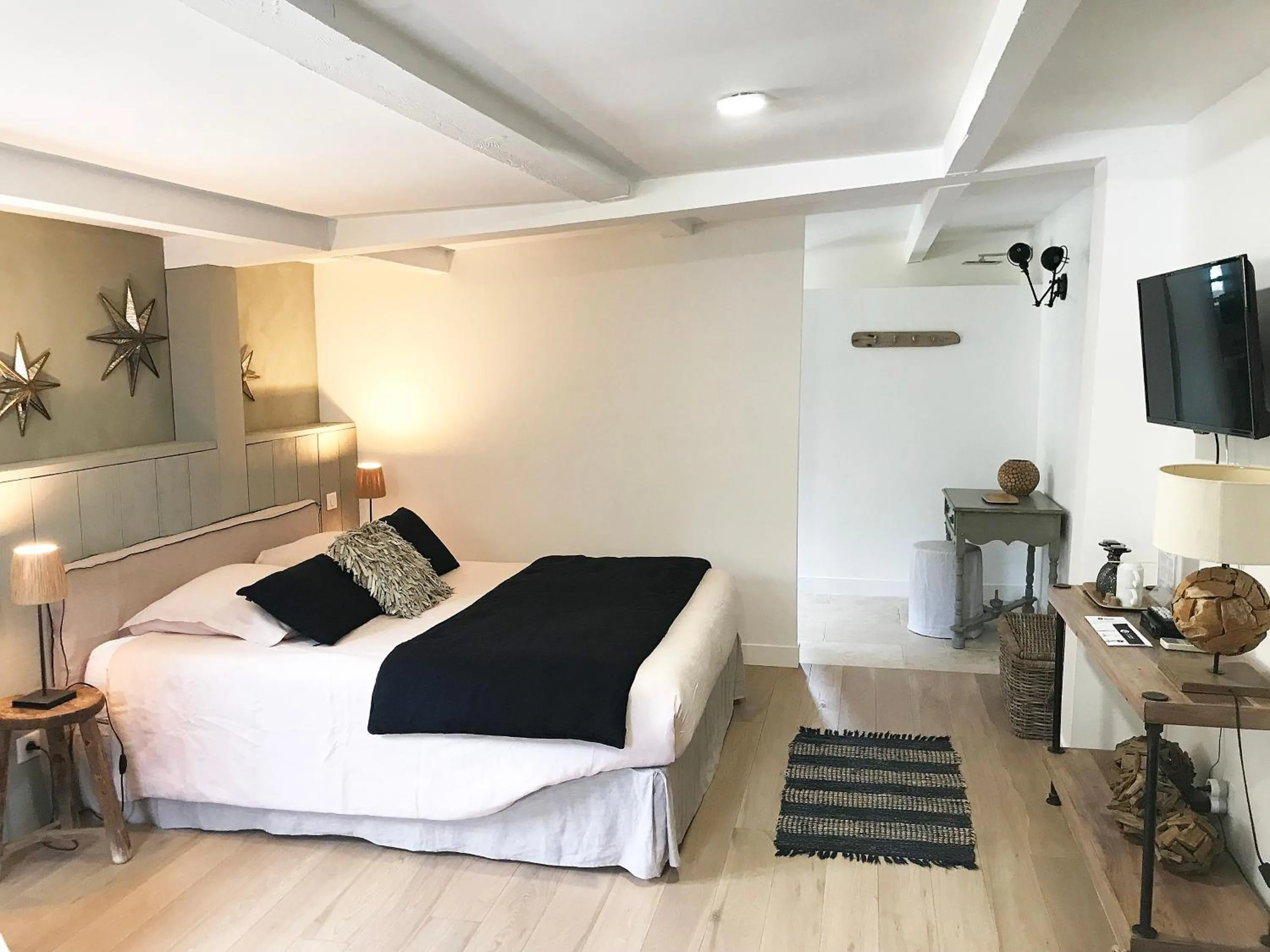 TV and multimedia, Bed in Bastide Nomade - guest house