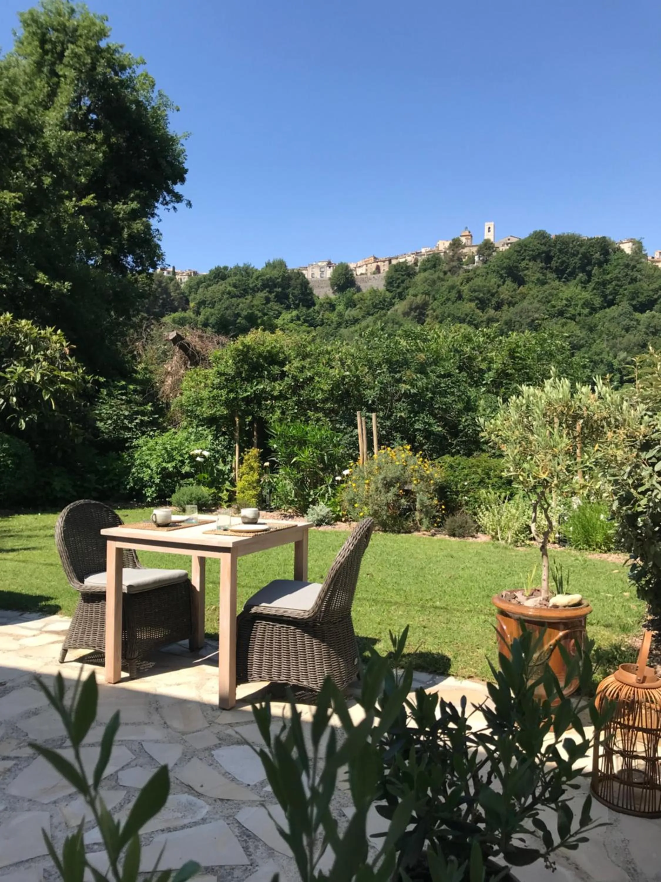 Garden view in Bastide Nomade - guest house