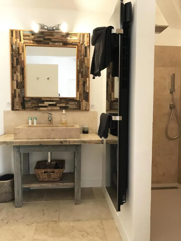 Shower in Bastide Nomade - guest house