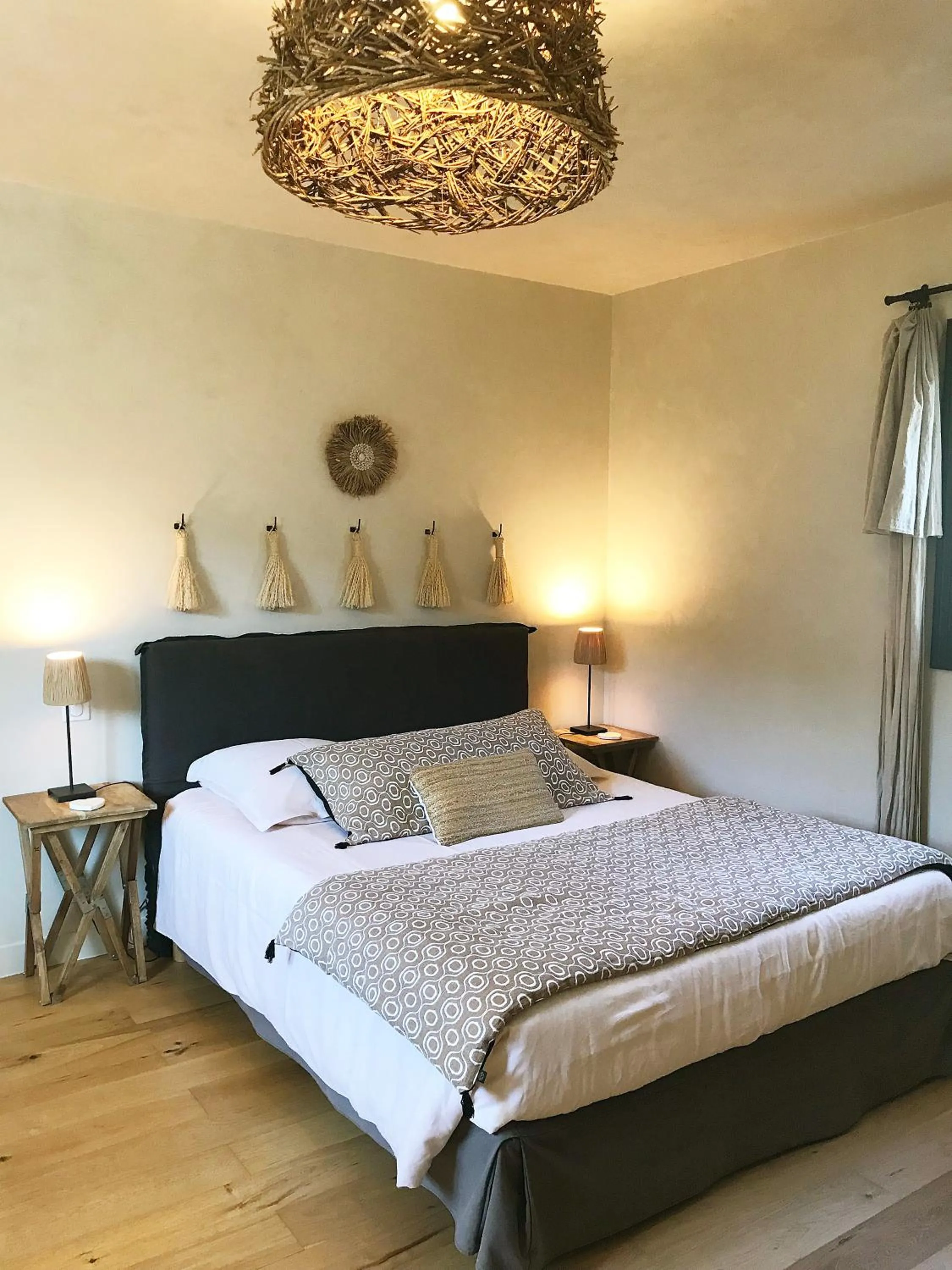 TV and multimedia, Bed in Bastide Nomade - guest house