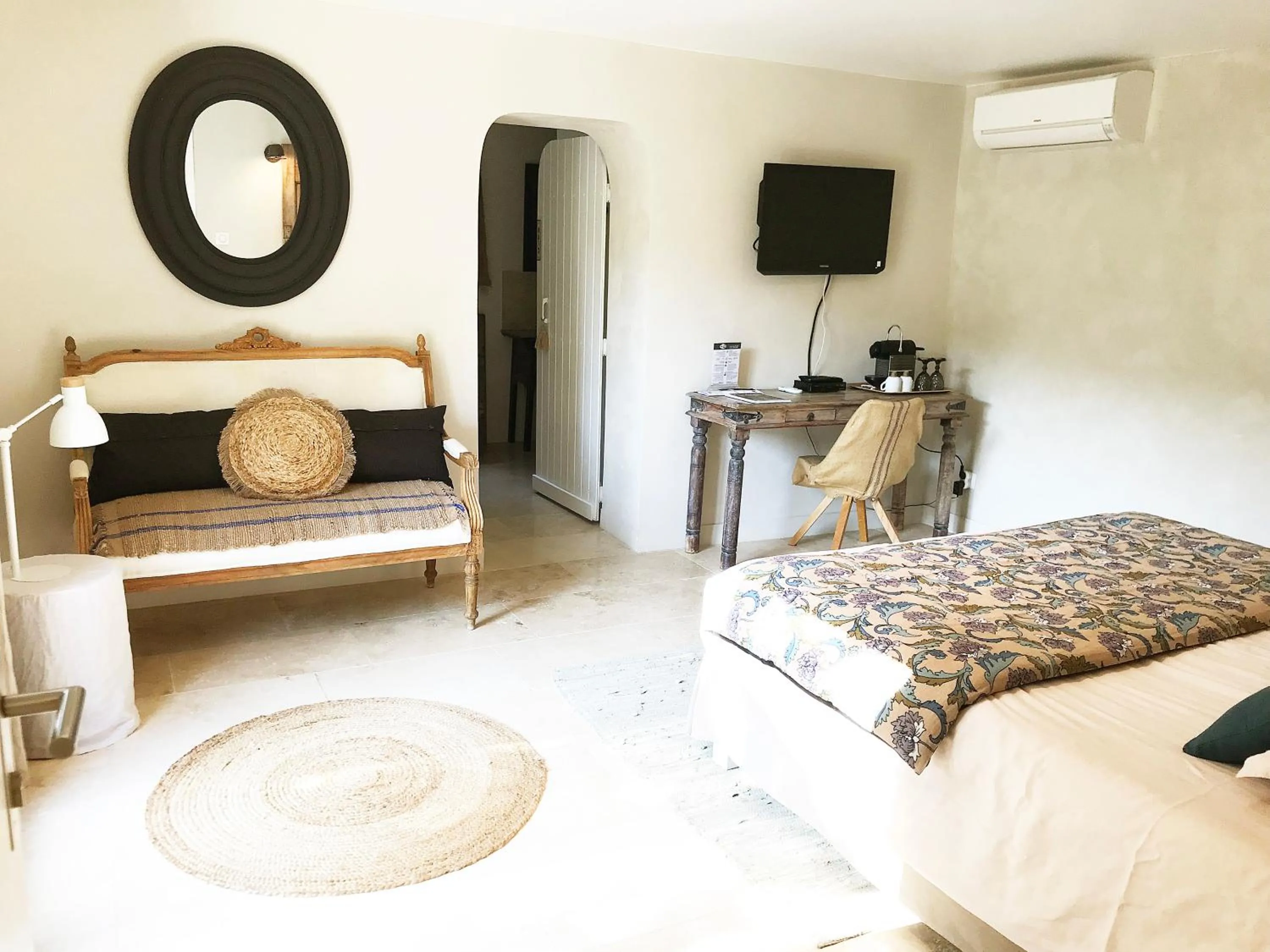 Patio, Bed in Bastide Nomade - guest house