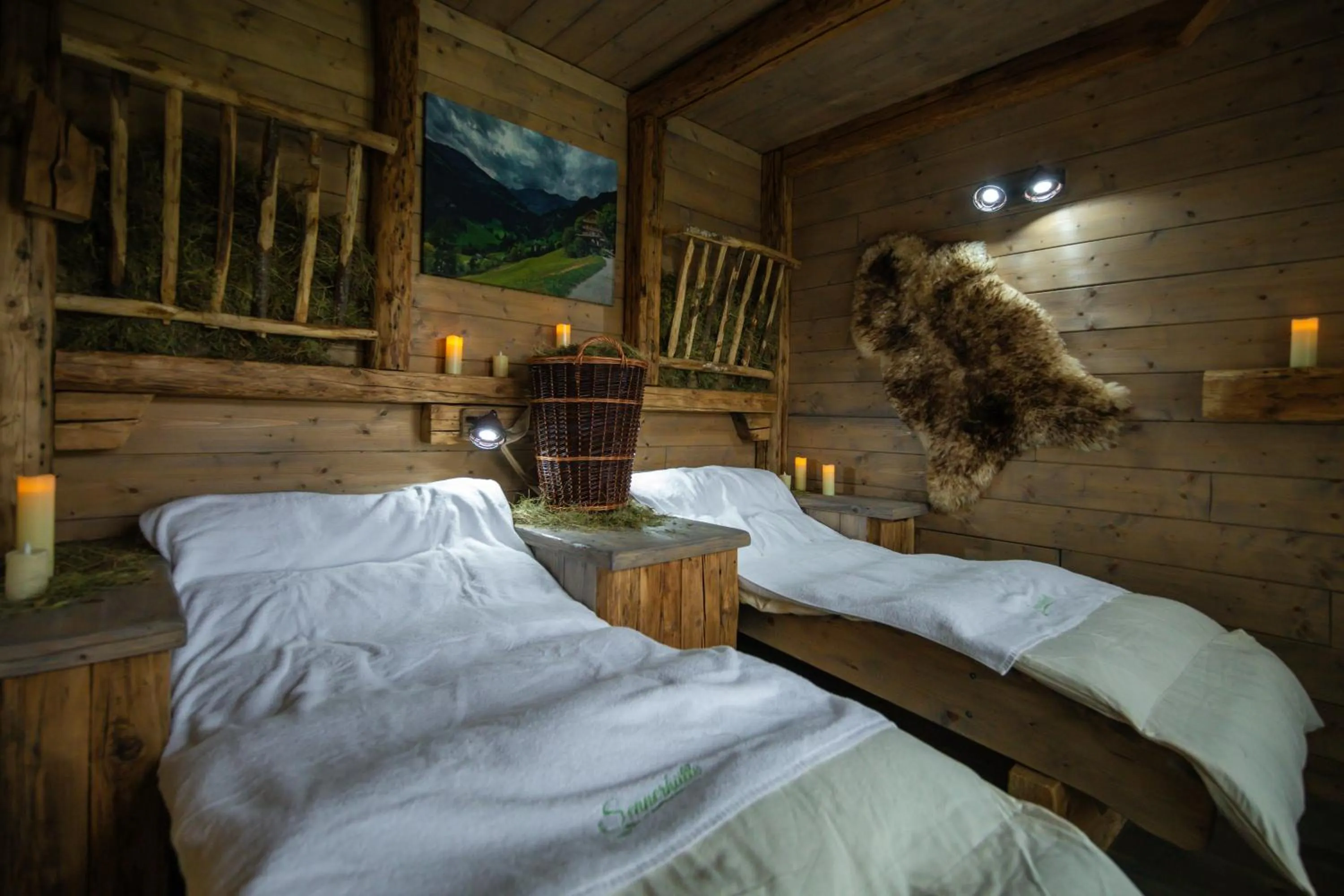 Sauna, Bed in Sennerhütte Landhotel