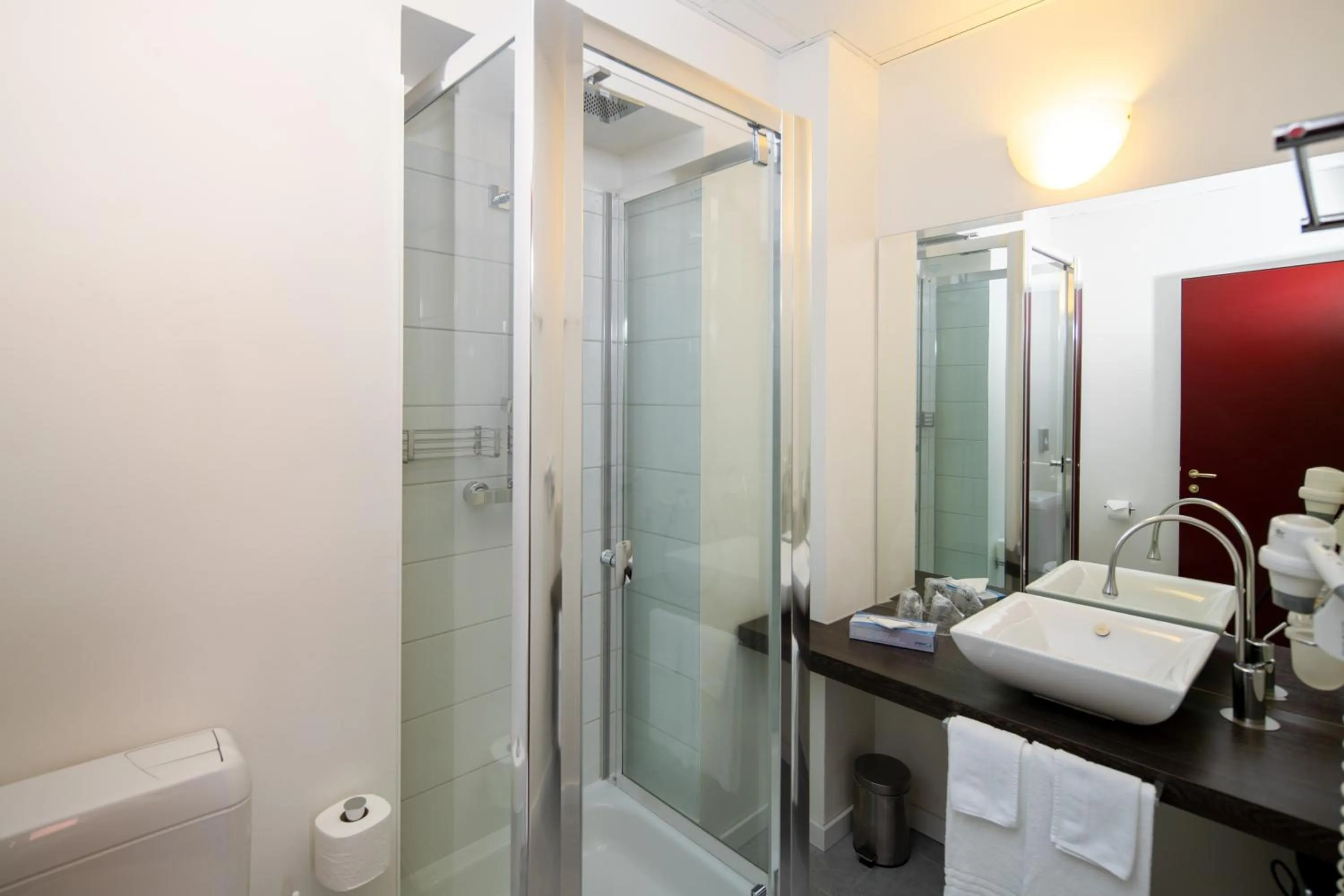 Shower in Hotel Rio Muralto