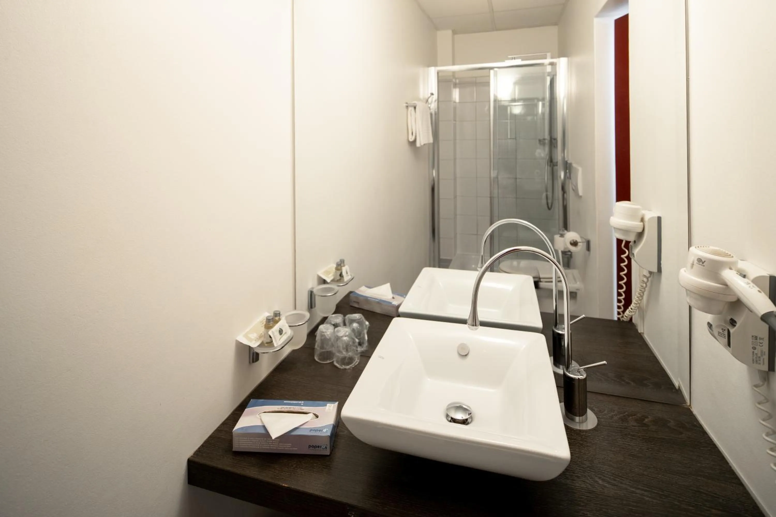 Shower in Hotel Rio Muralto