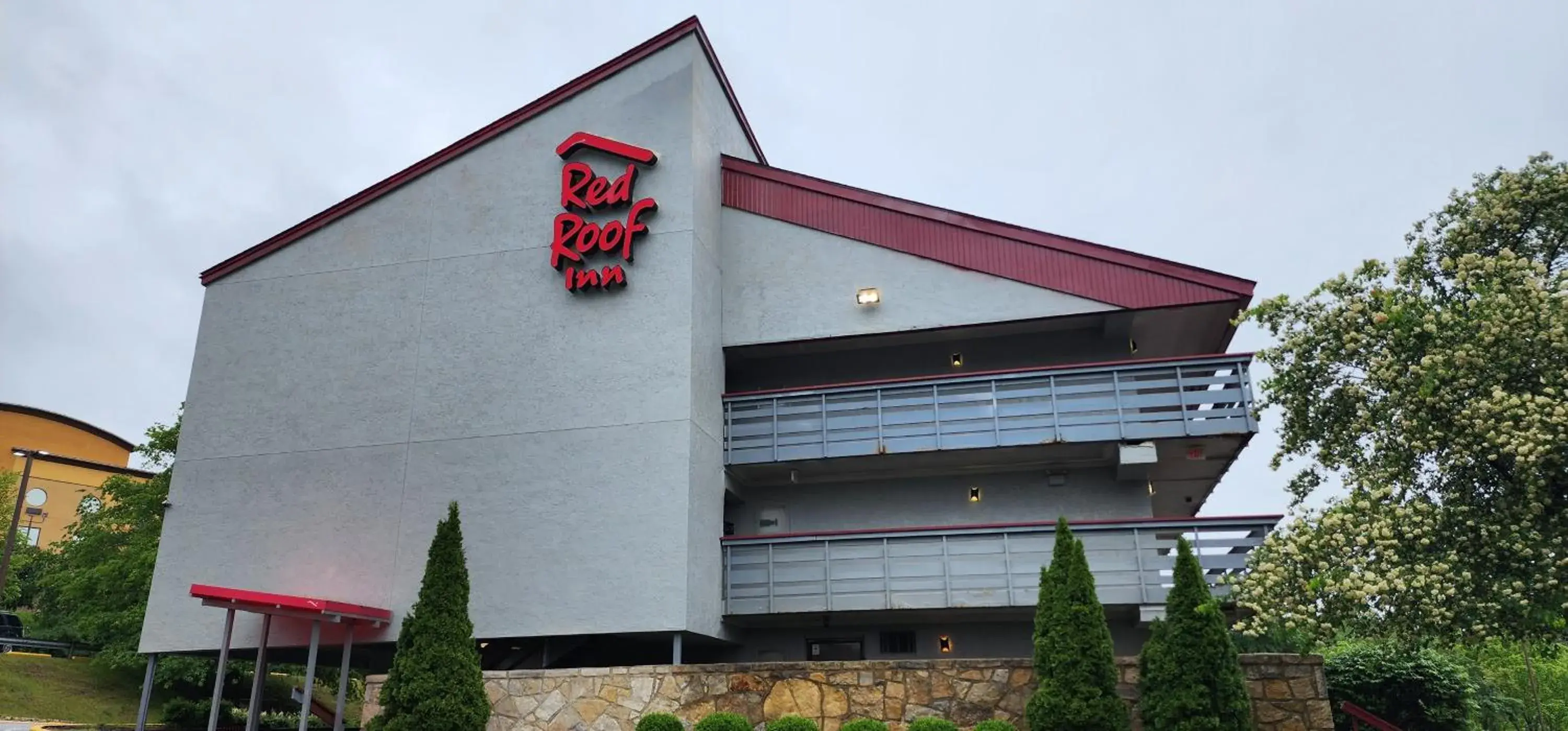 Property building in Red Roof Inn PLUS+ Pittsburgh East - Monroeville Property building in Red Roof Inn PLUS+ Pittsburgh East - Monroeville