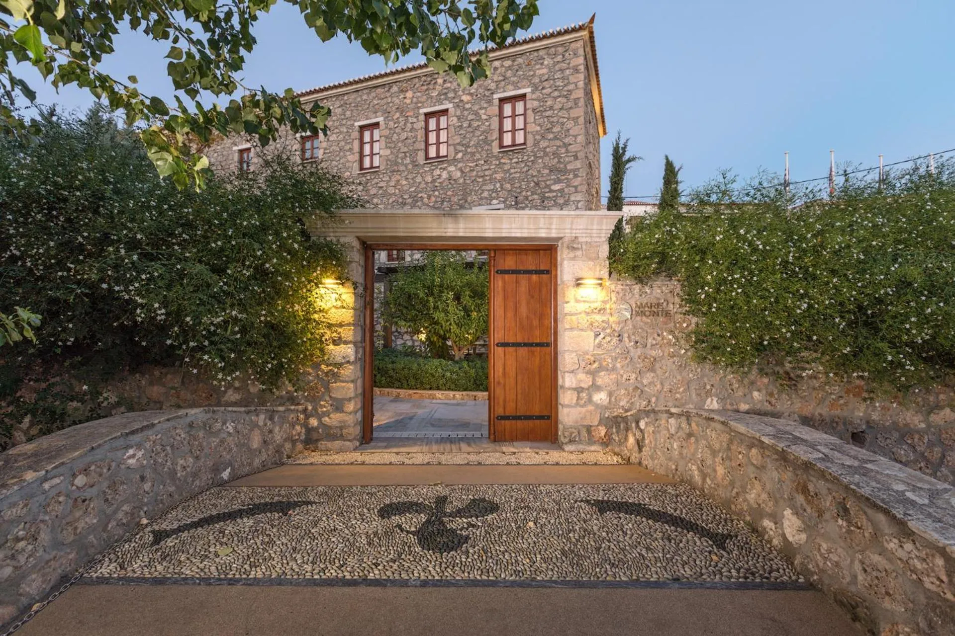 Facade/entrance in Mare Monte Luxury Suites
