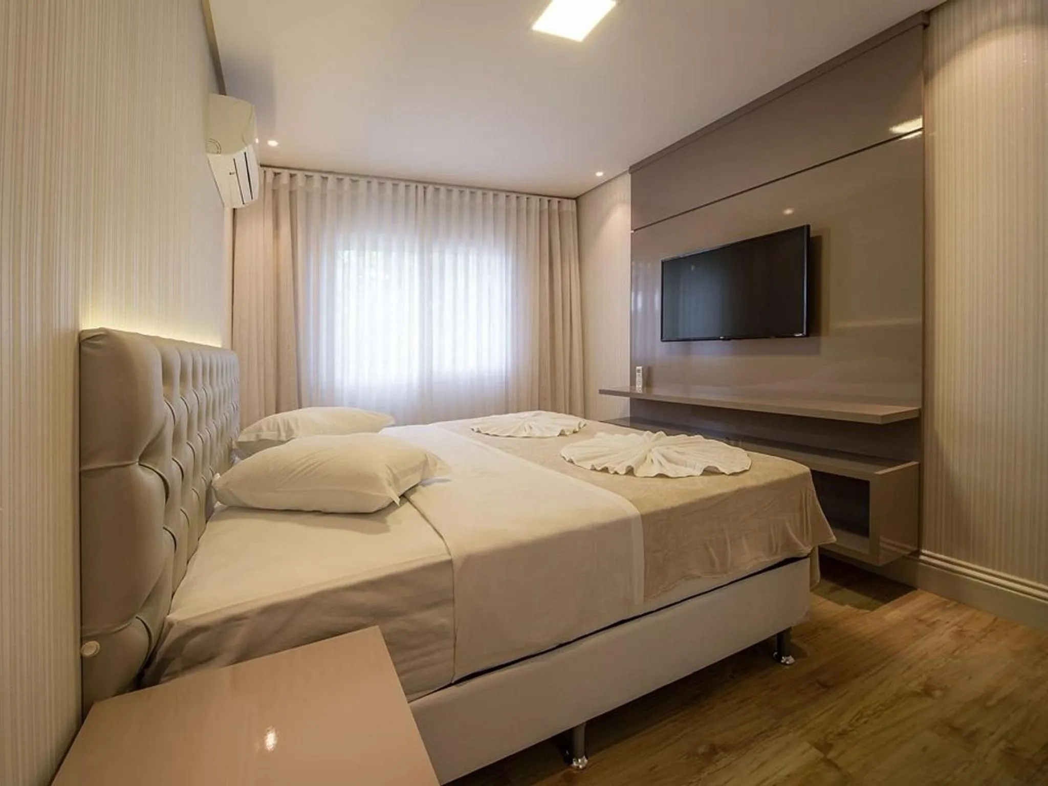Bed in 600 metros, Rua Coberta Centro - Via Florida 306A