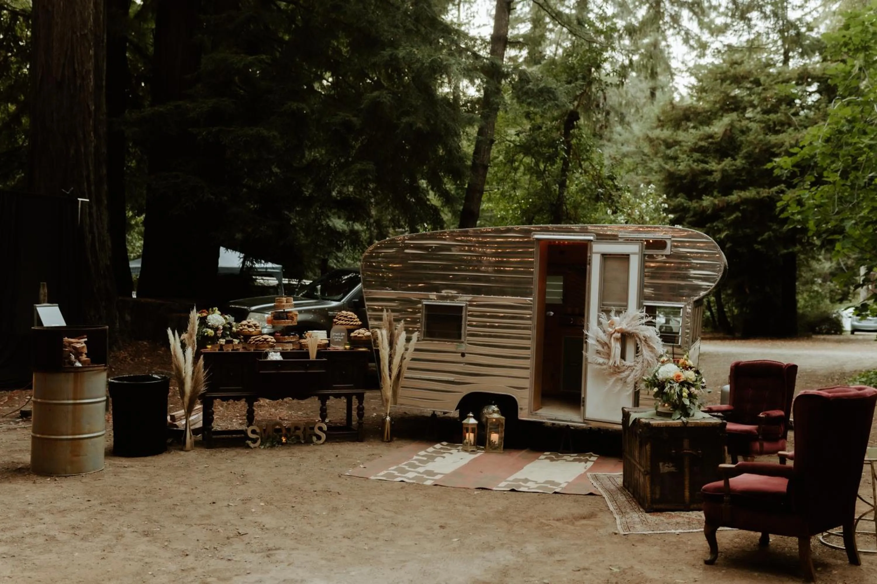 Evening entertainment in Redwoods River Resort & Campground